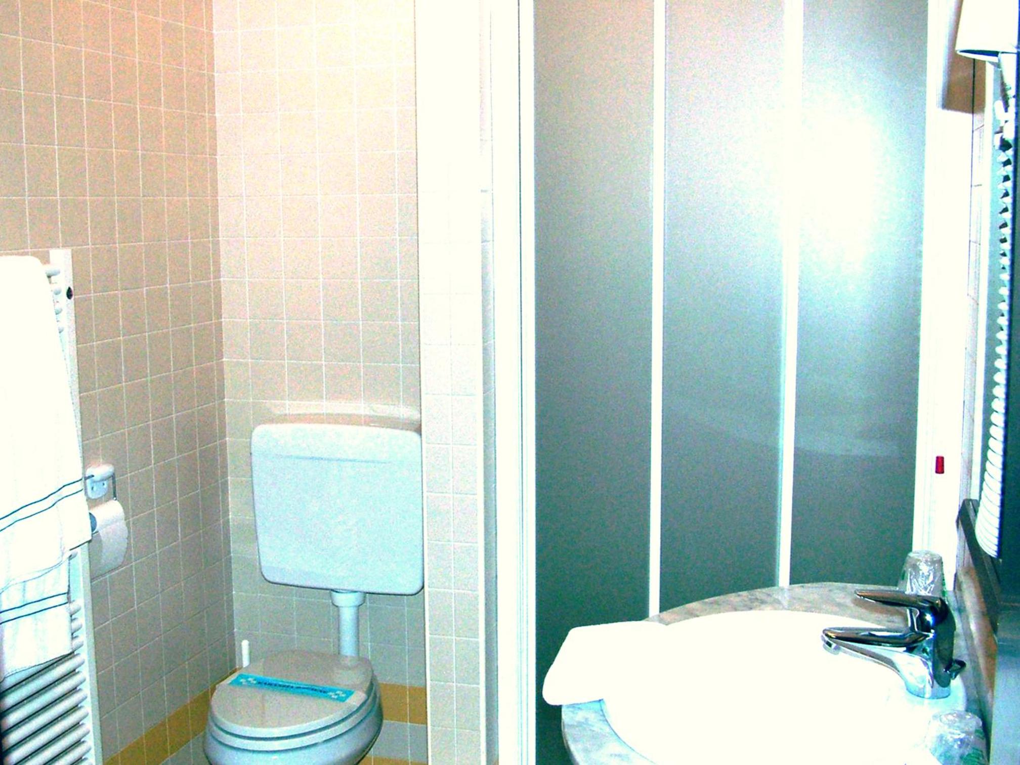 Single Room photo 3
