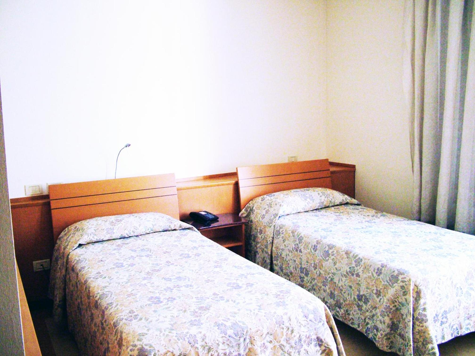 Double or Twin Room photo 3