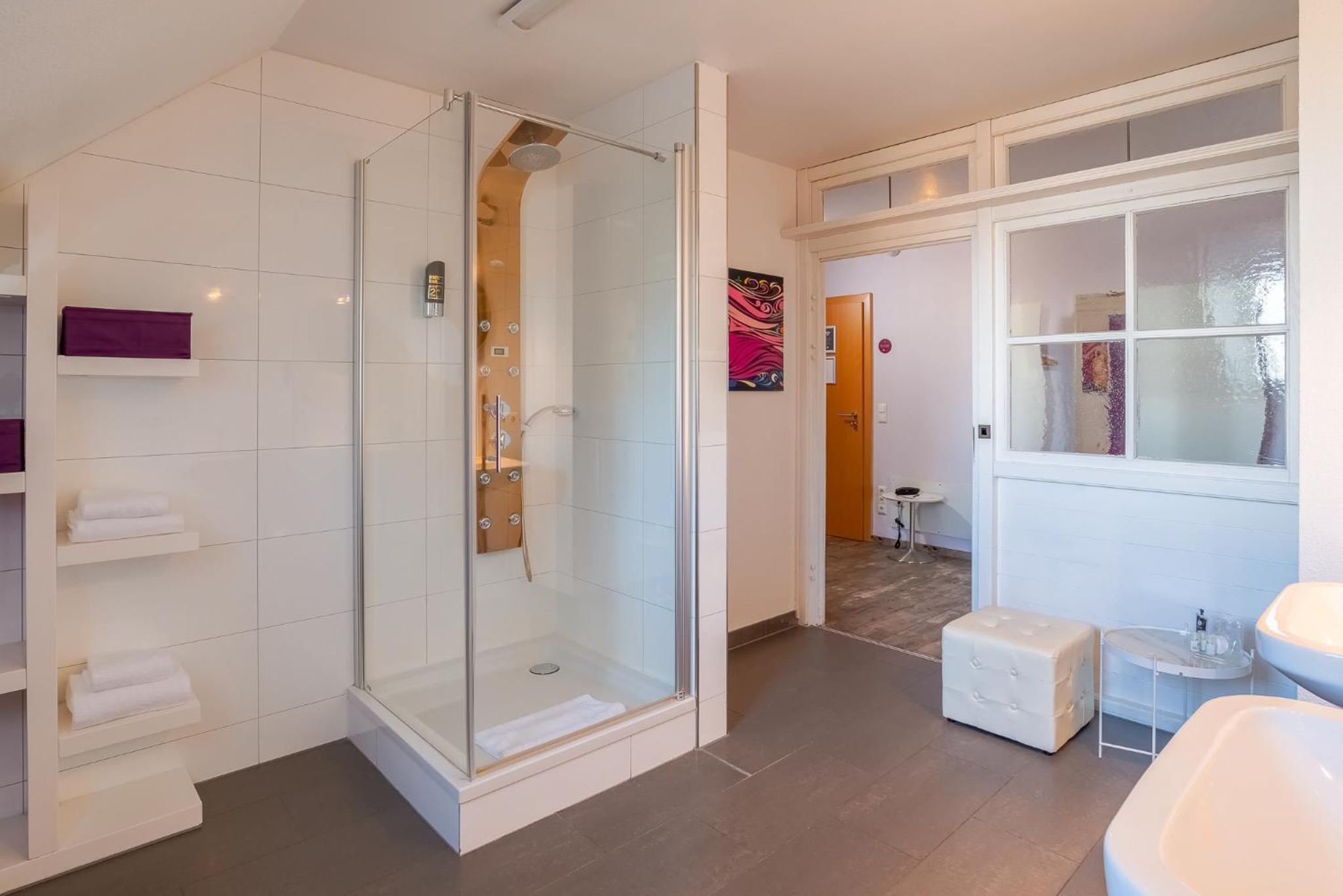 Suite - Photo 4