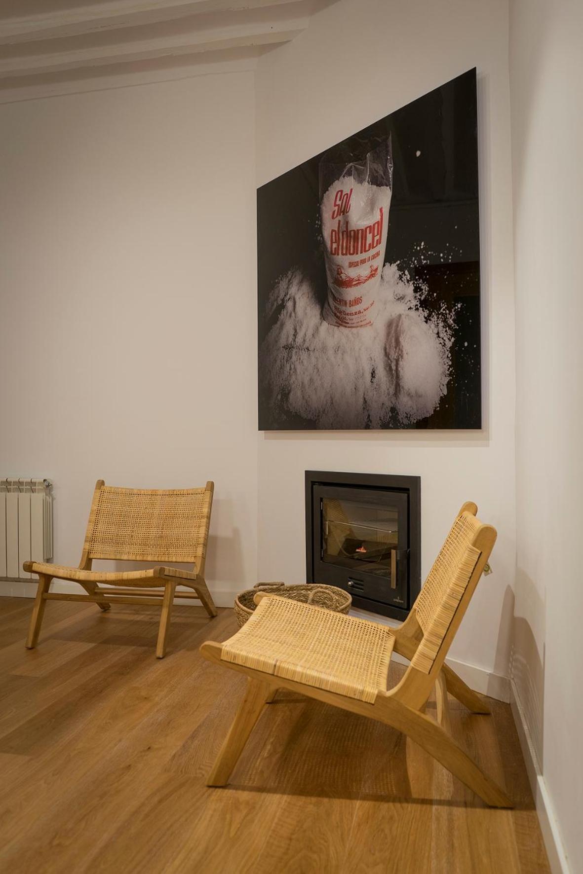 One-Bedroom Apartment - Photo 2