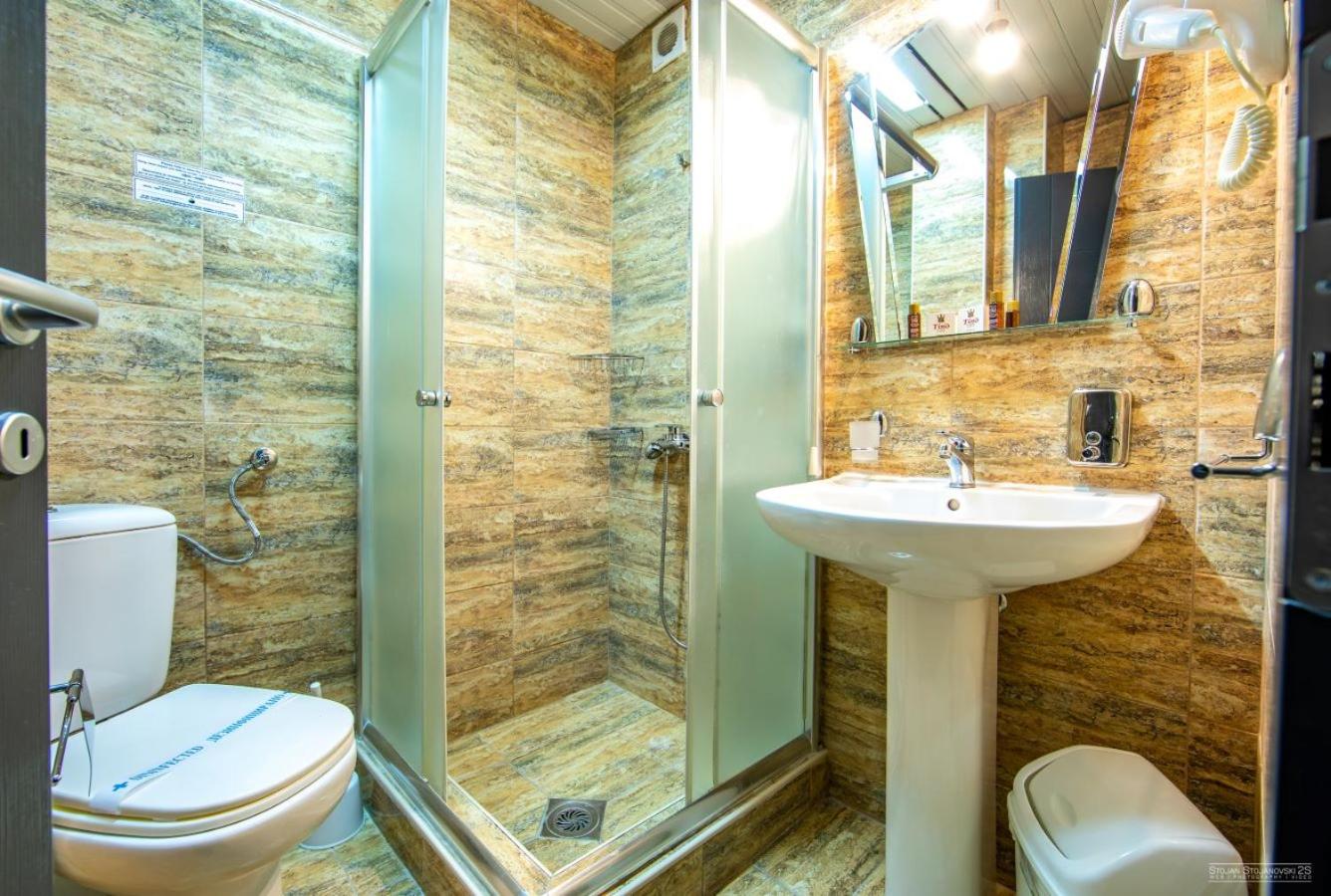 Double Room with Lake View - Photo 8