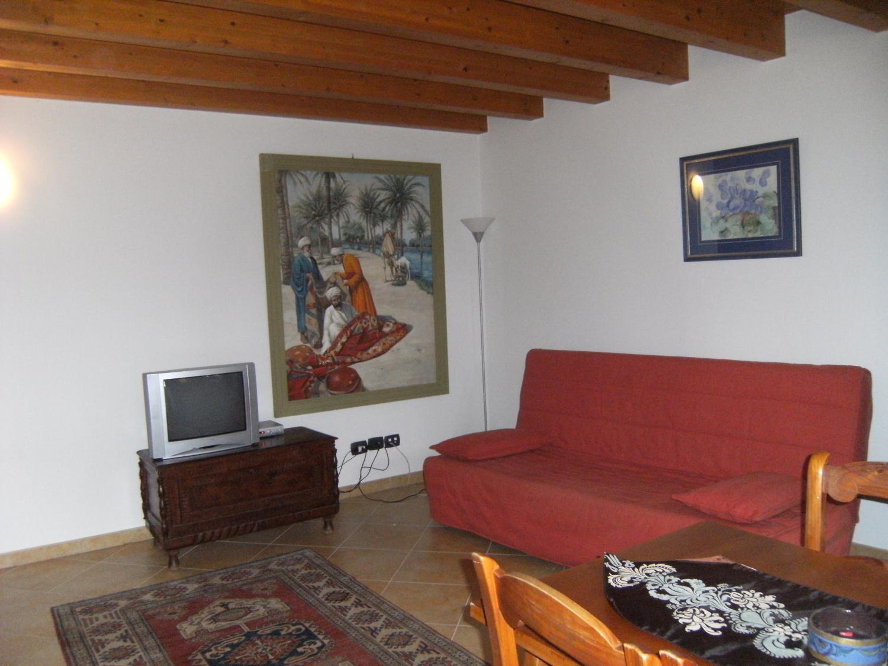 One-Bedroom Apartment (5 Adults) photo 3