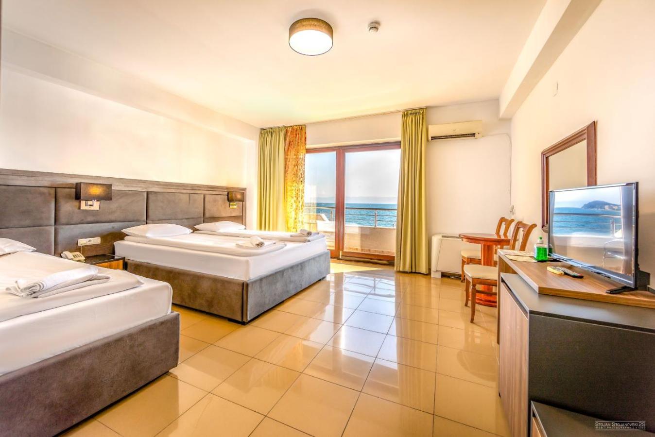 Triple Room with Lake View photo 1