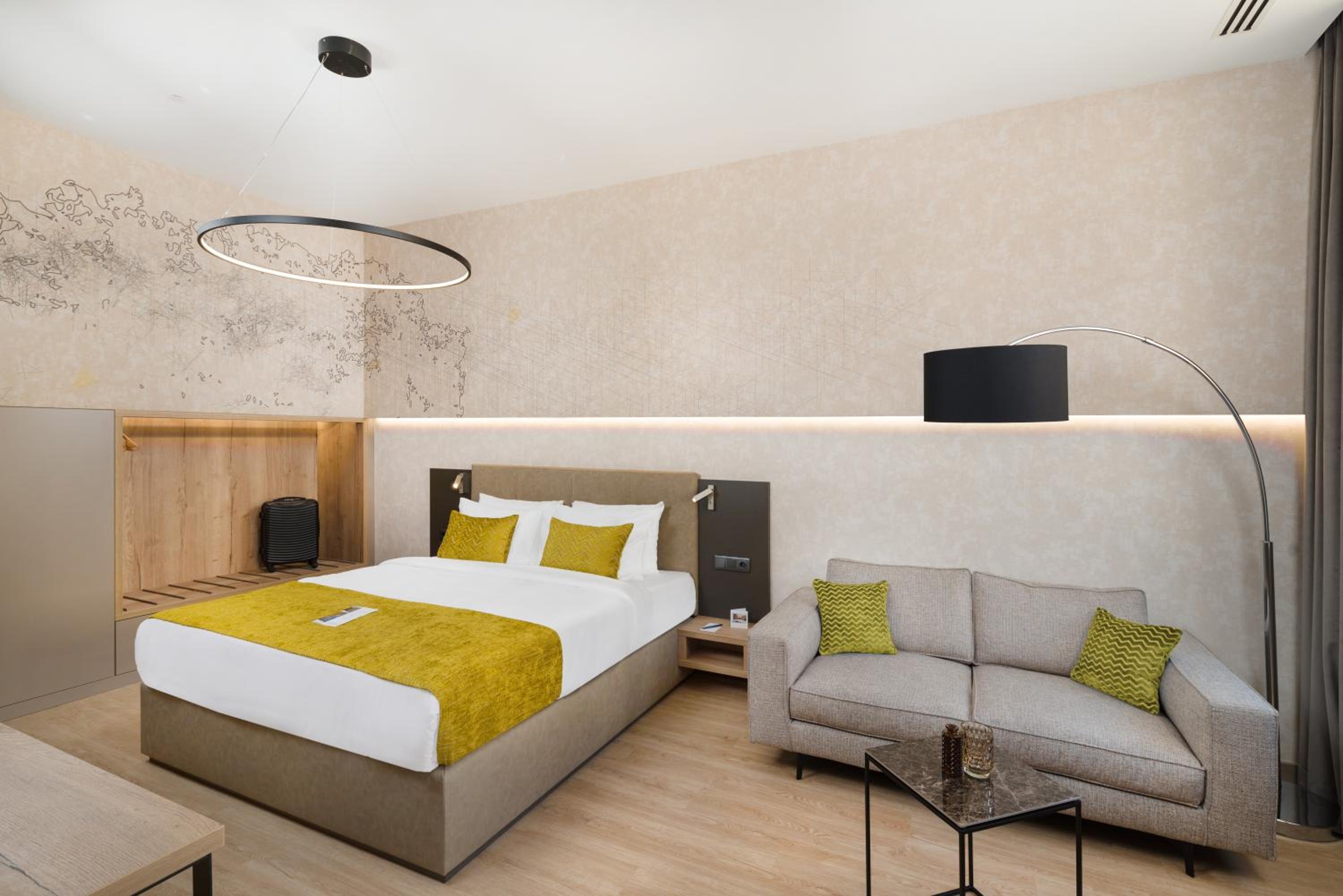Deluxe Double Room with Street View - Photo 1