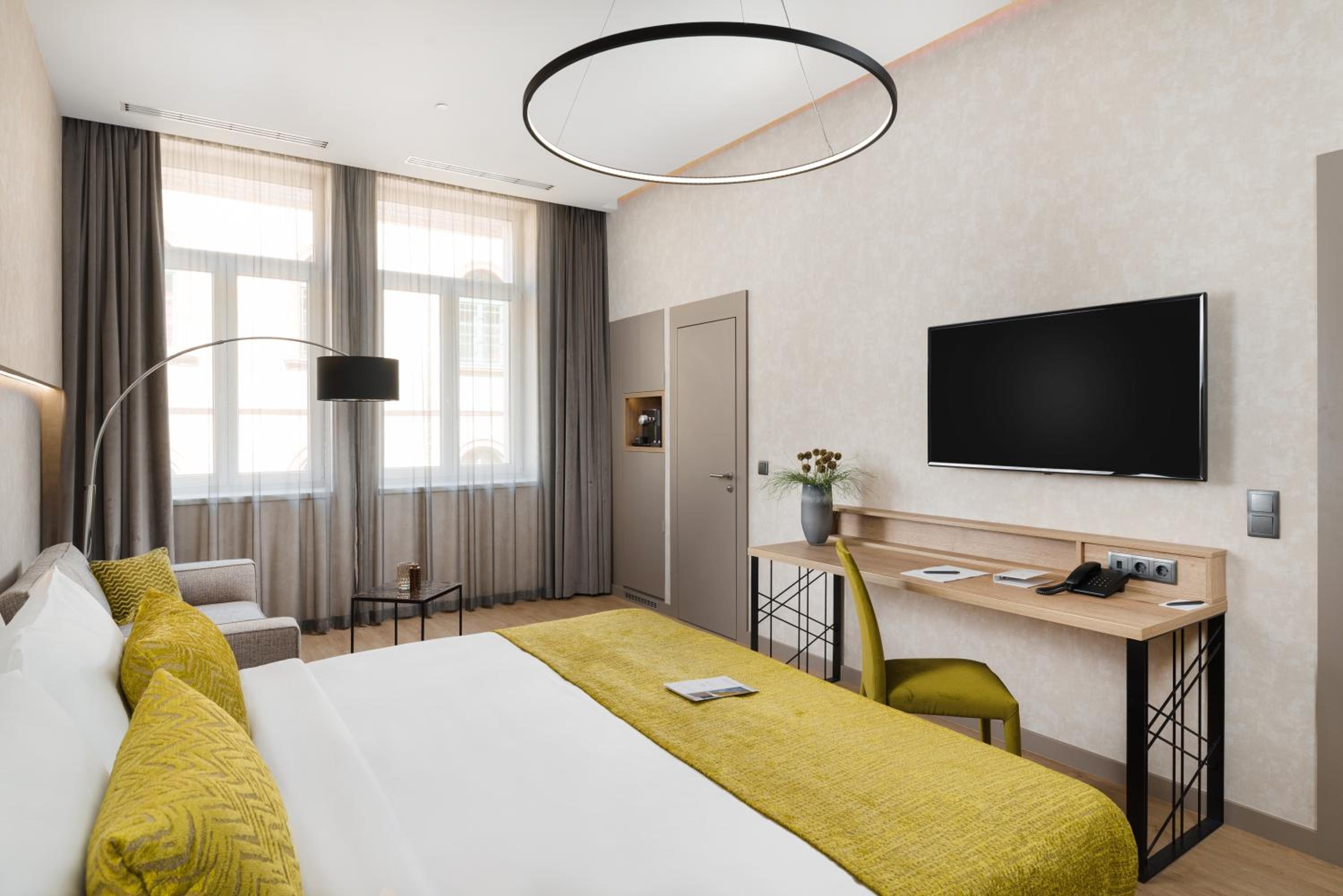 Deluxe Double Room with Street View - Photo 2