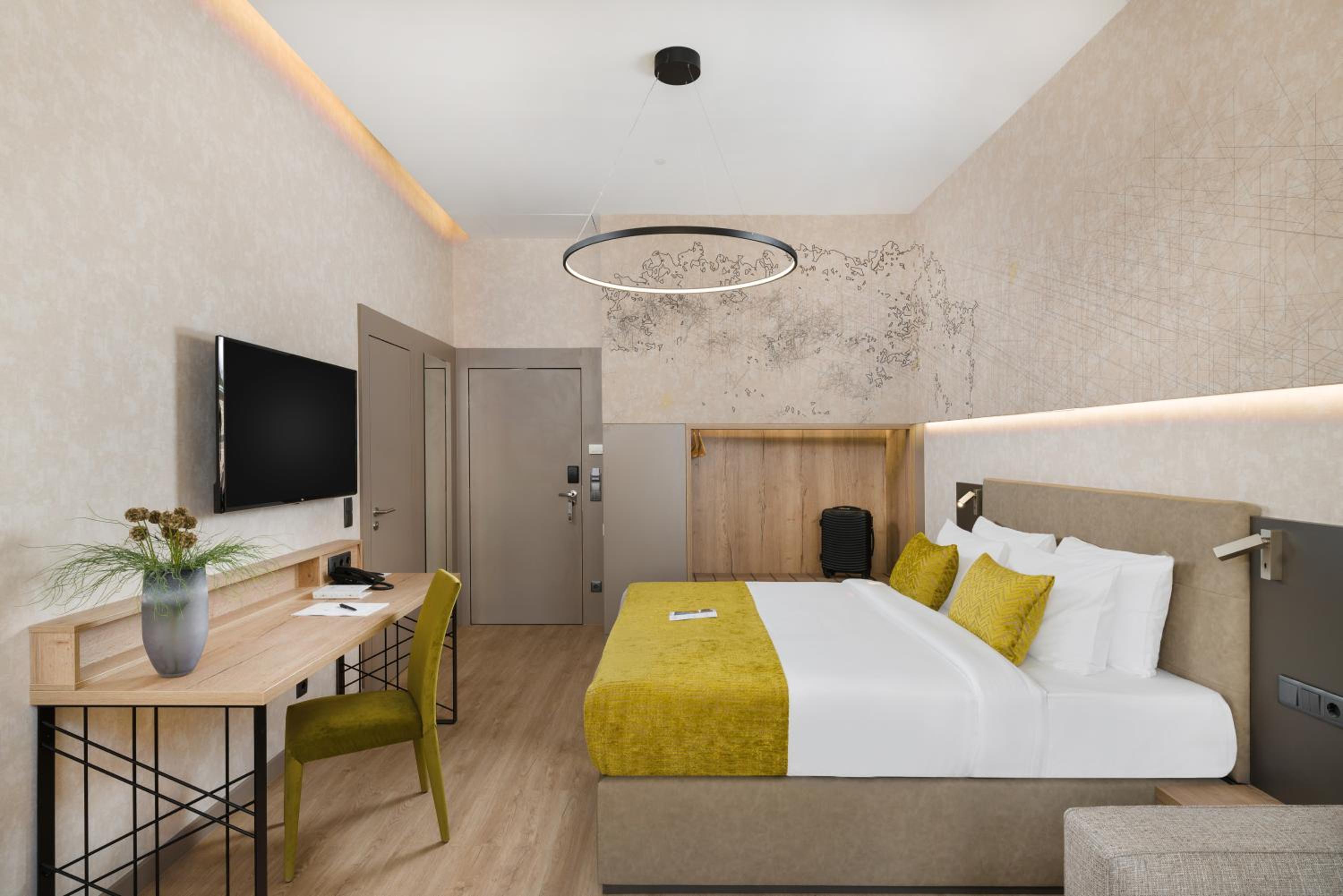 Deluxe Double Room with Street View - Photo 4