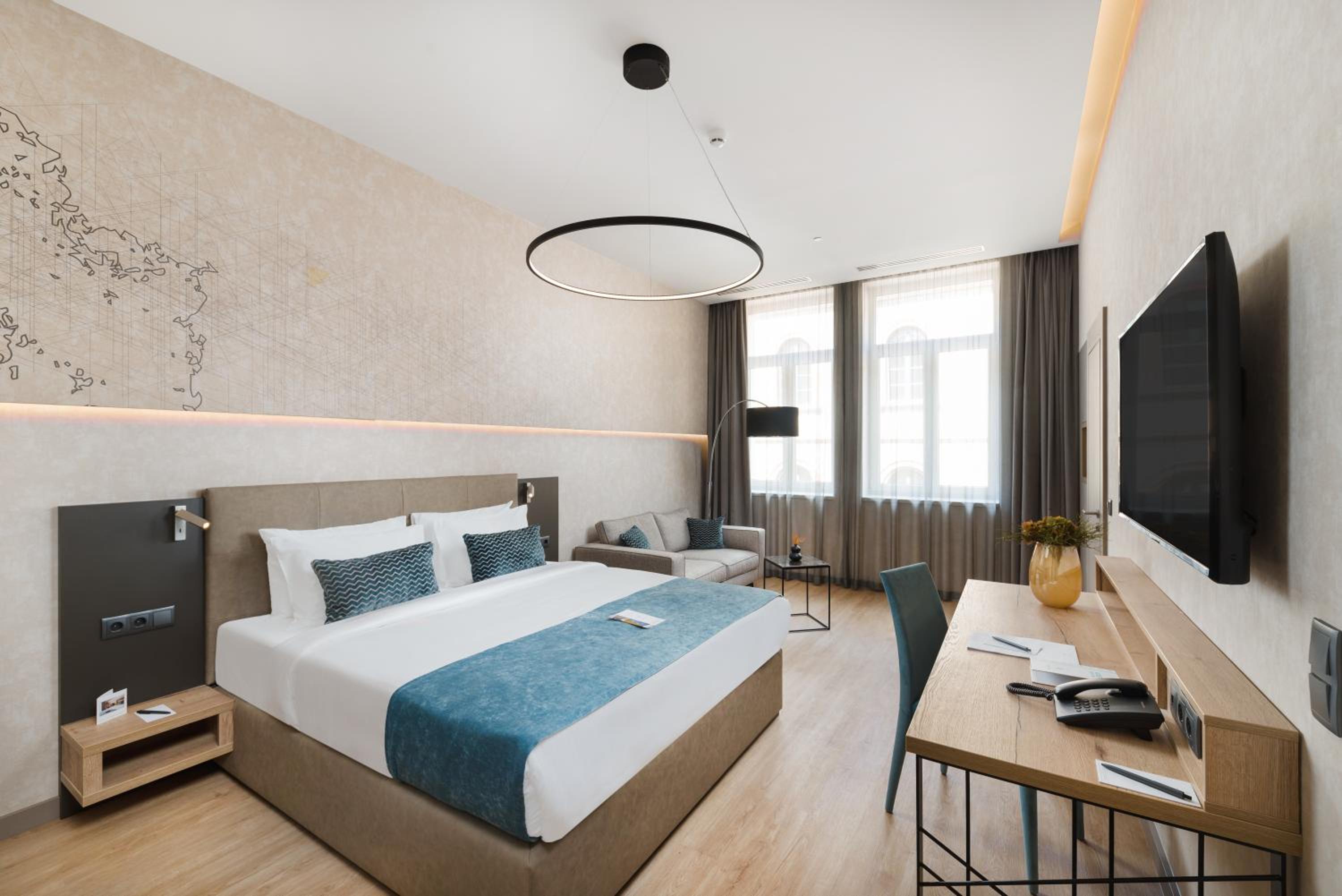 Deluxe Double Room with Street View - Photo 5