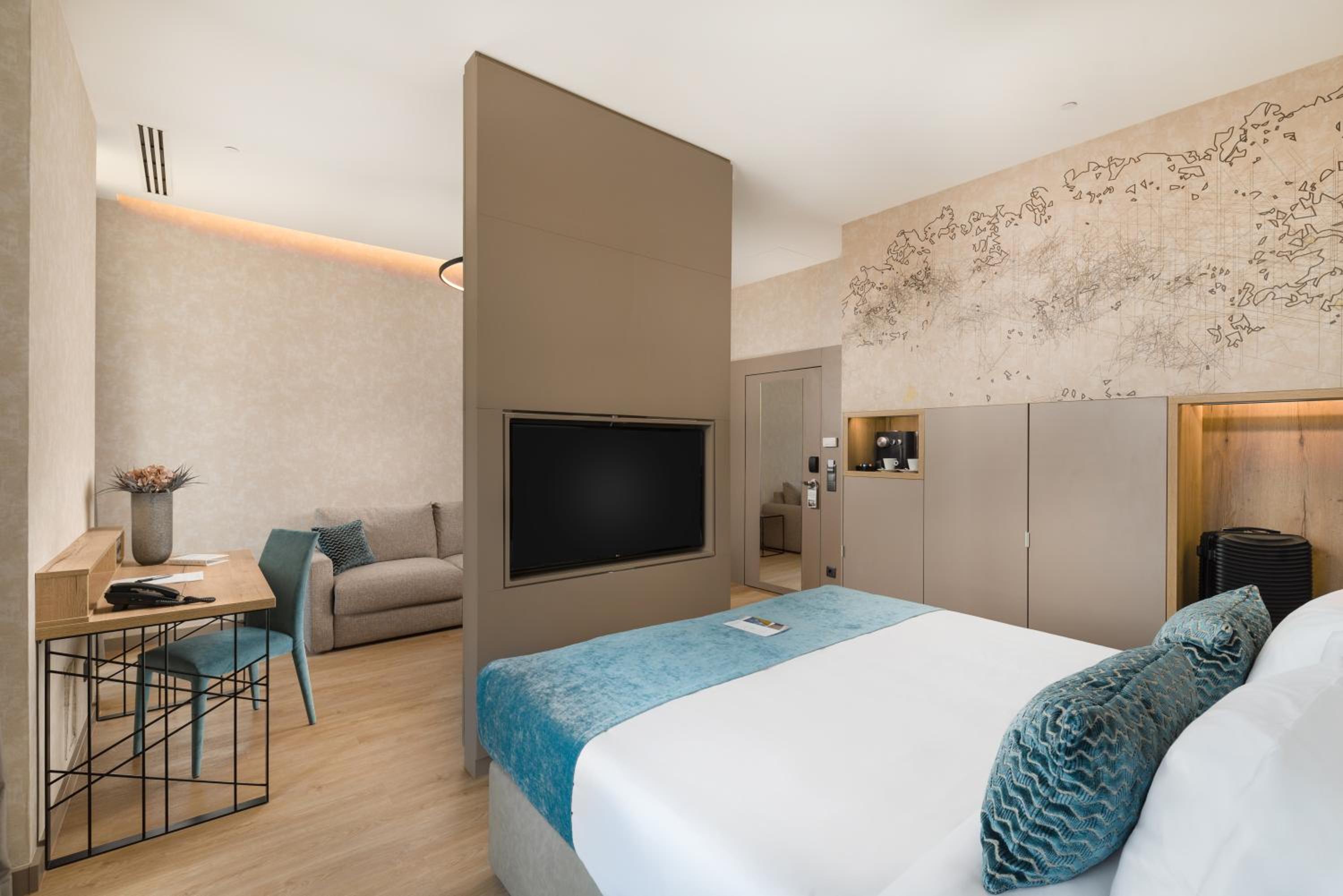 Executive Double Room with Street View - Photo 2
