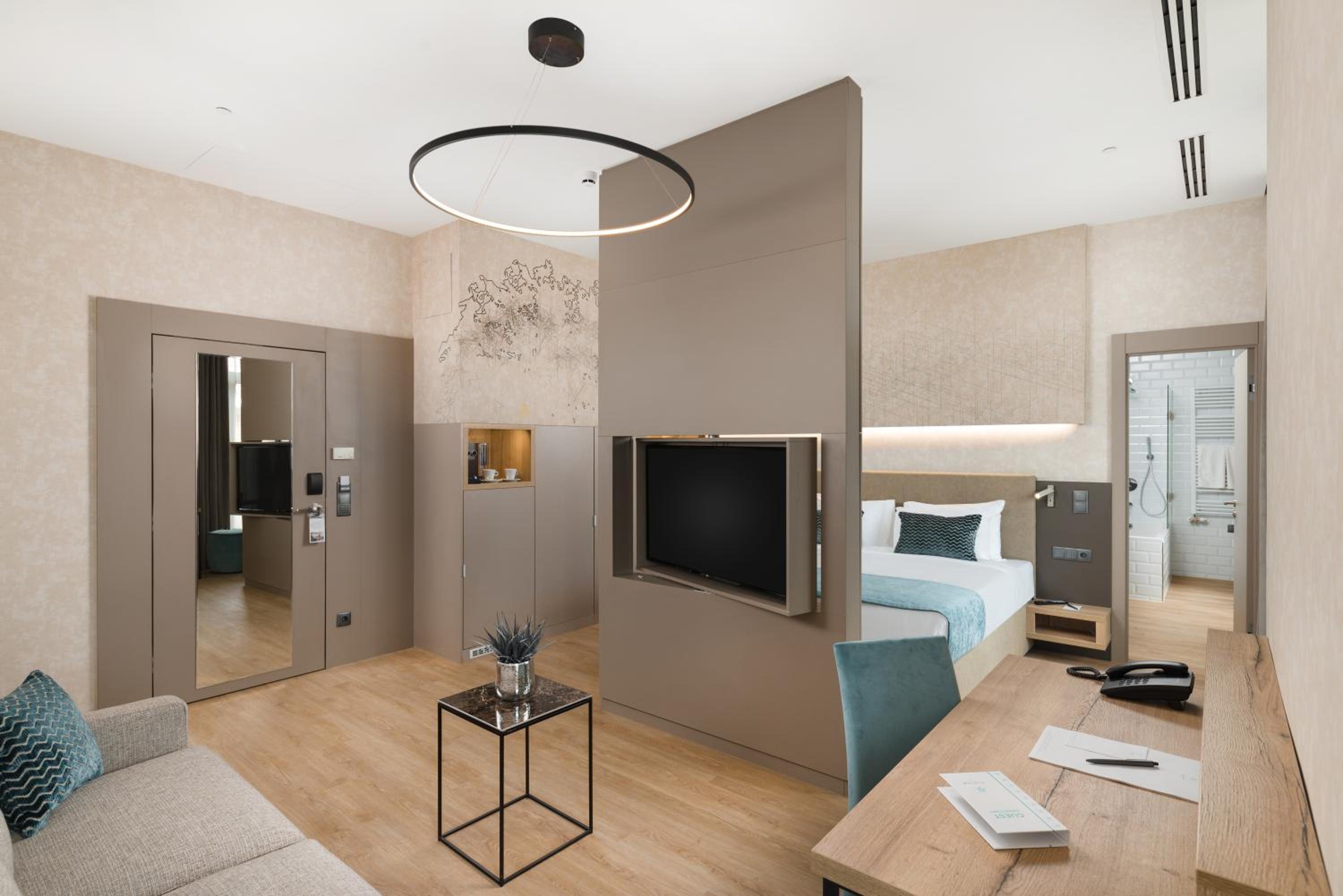 Executive Double Room with Street View - Photo 3