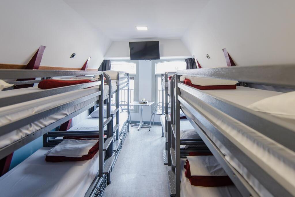 Bed in 8-Bed Mixed Dormitory Room photo 2