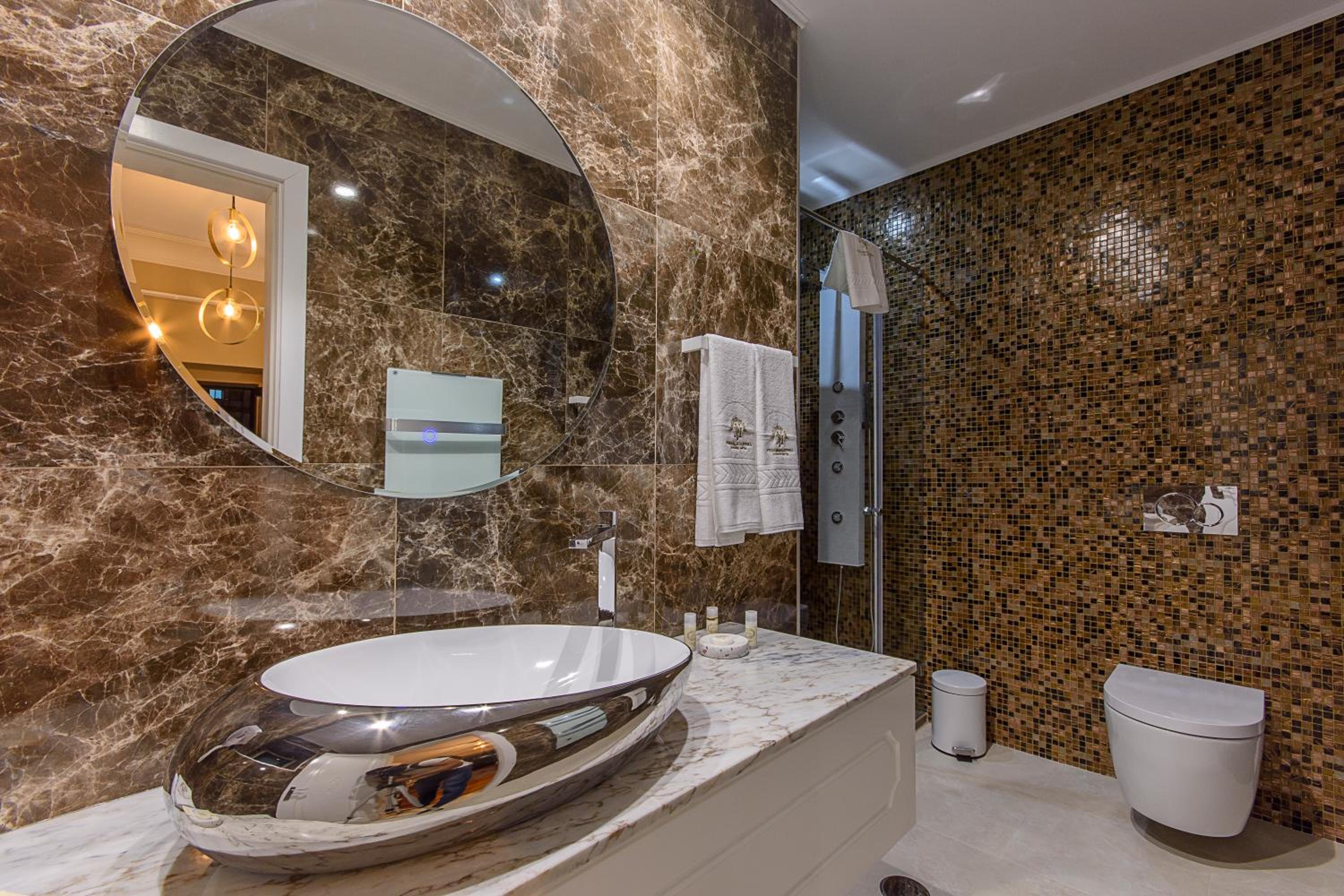 Suite - Photo 9