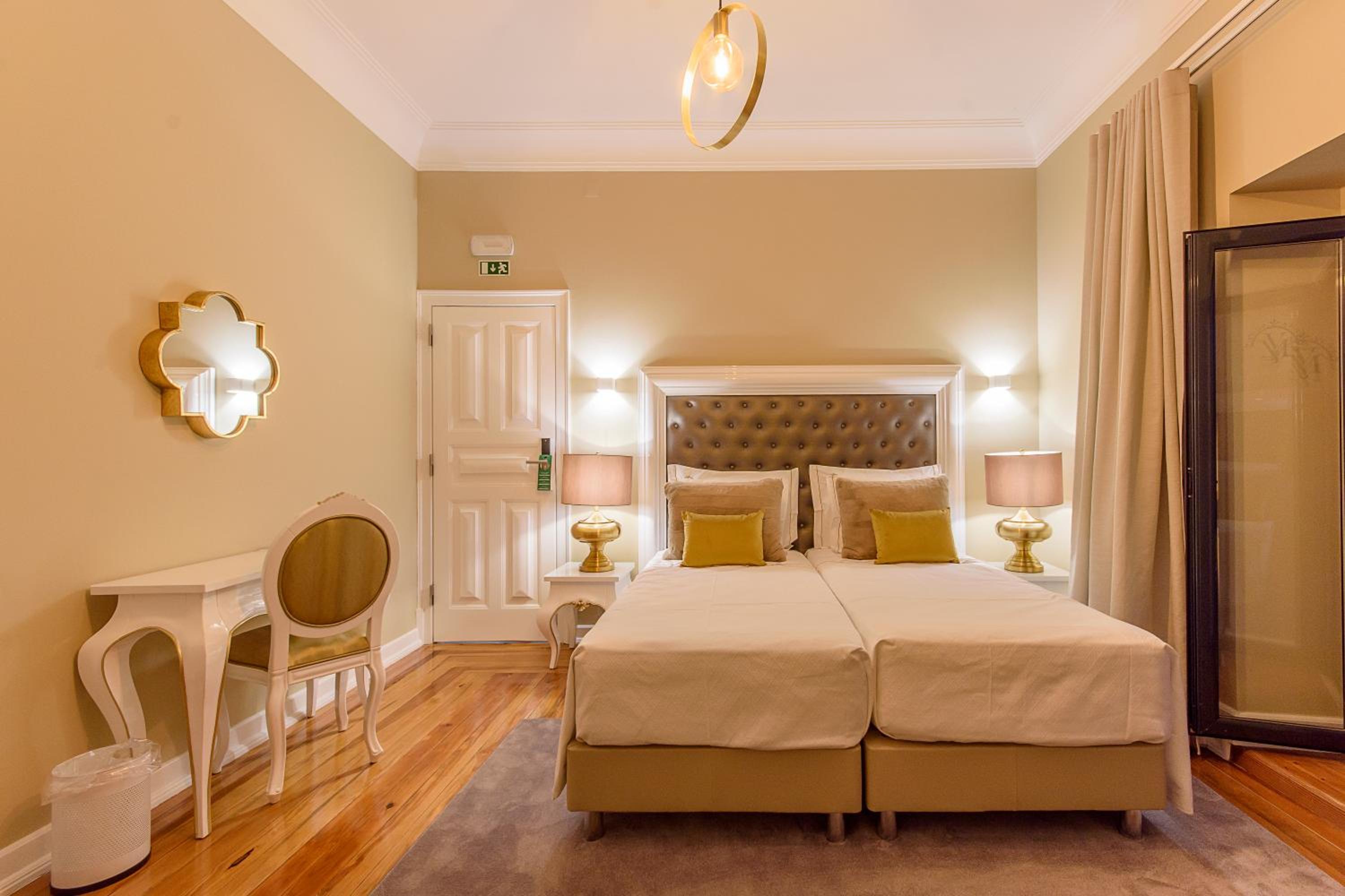 Suite - Photo 1