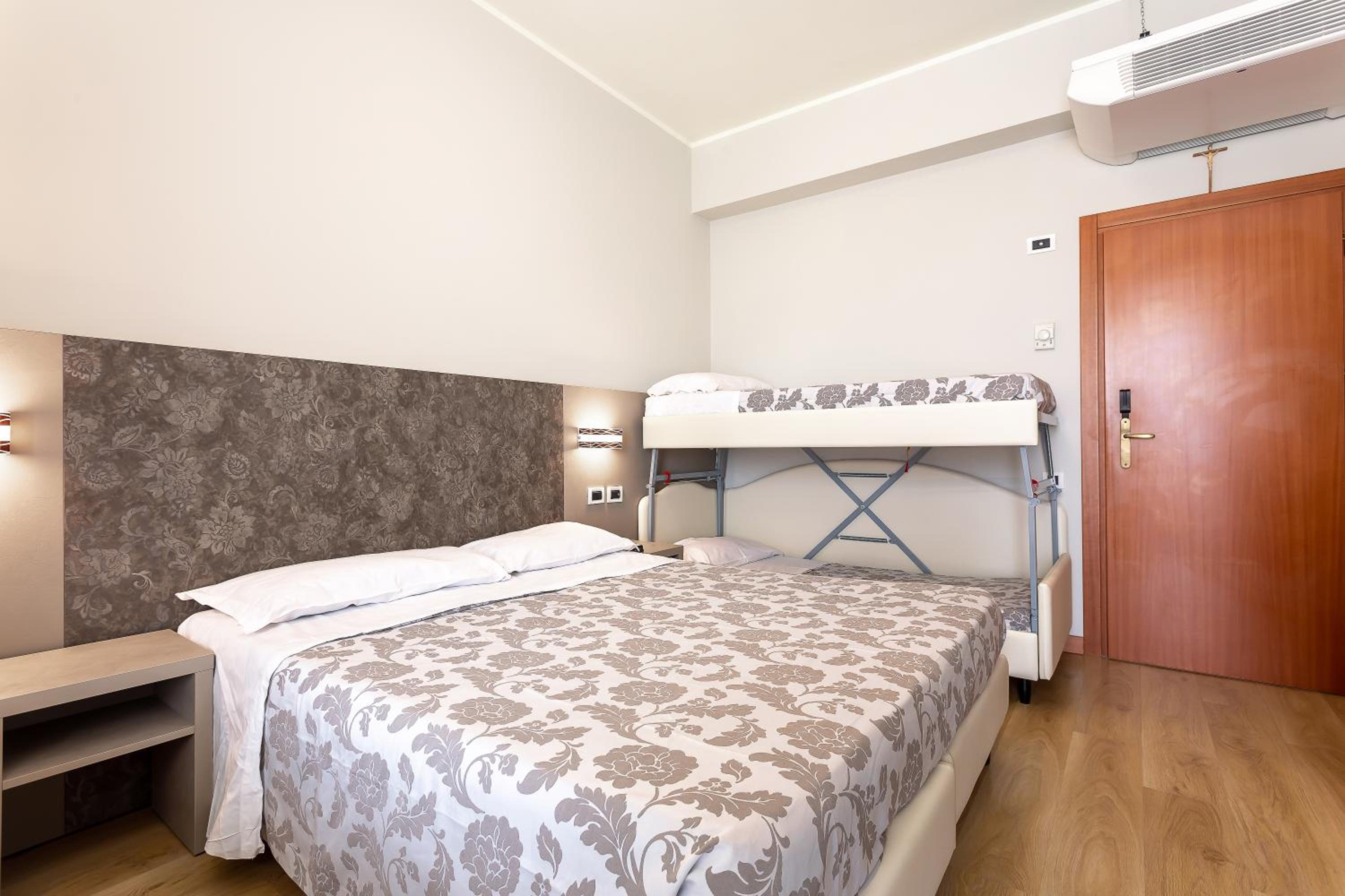 Superior Triple Room photo 1
