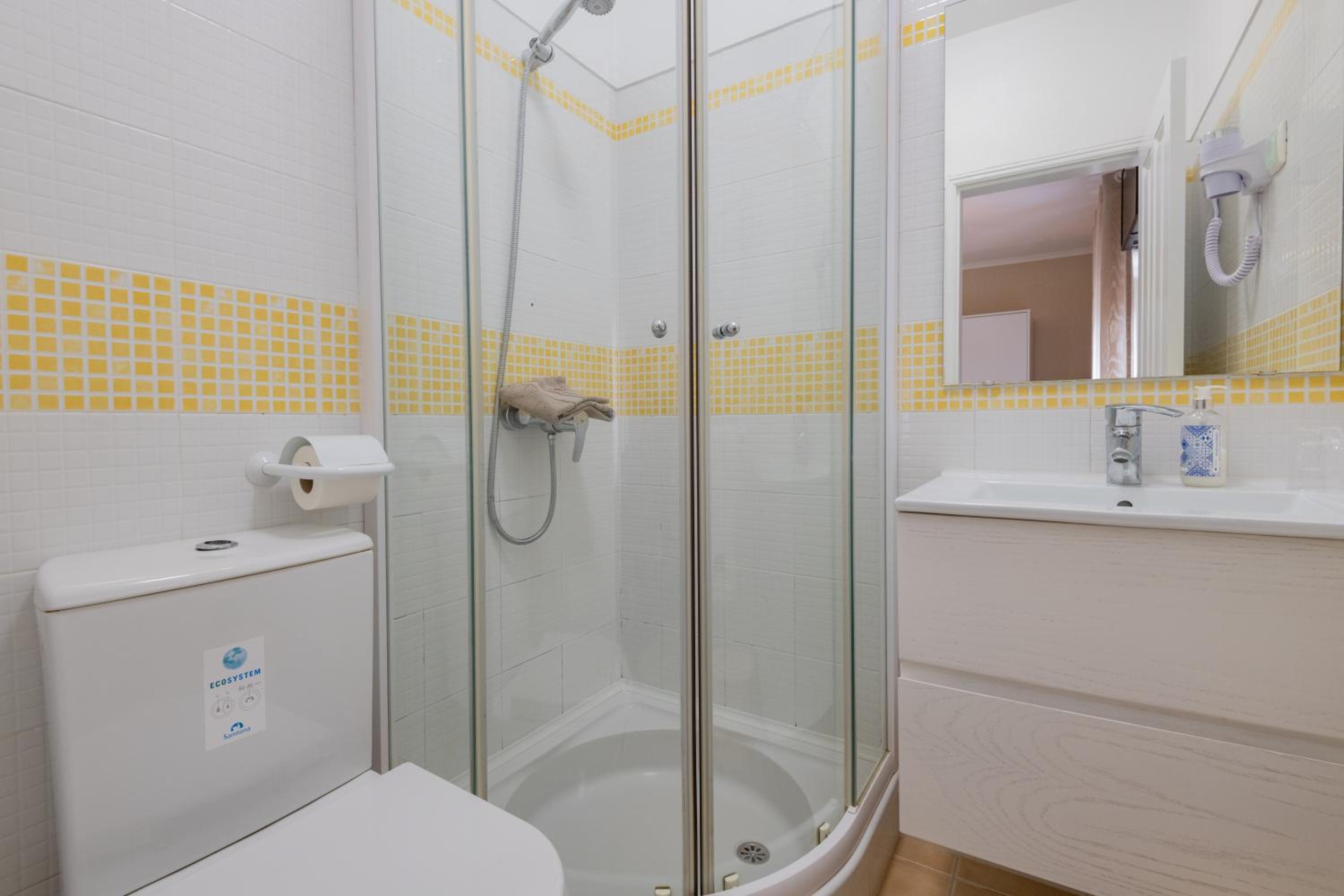 Double Room - Photo 8