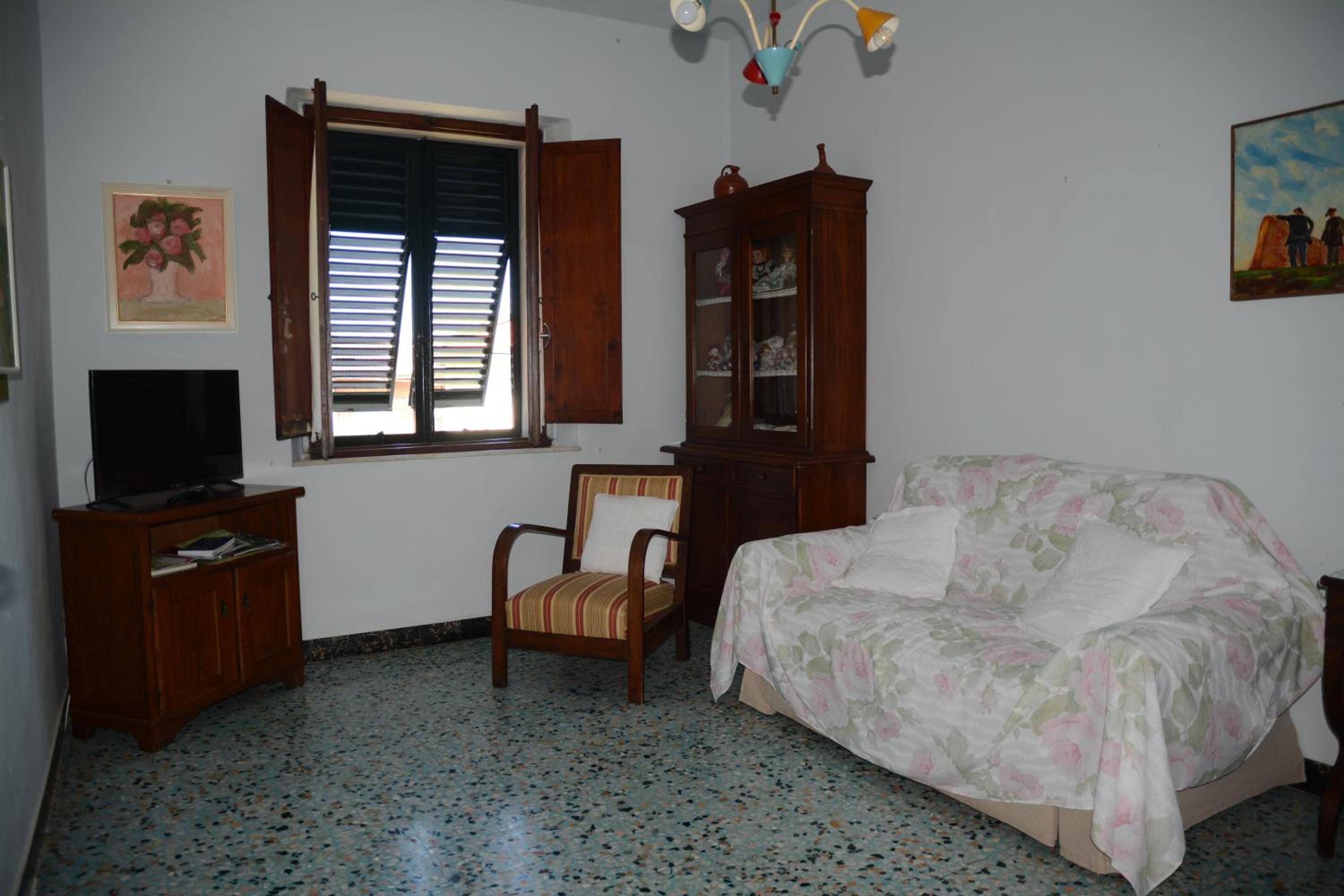 One-Bedroom House photo 1