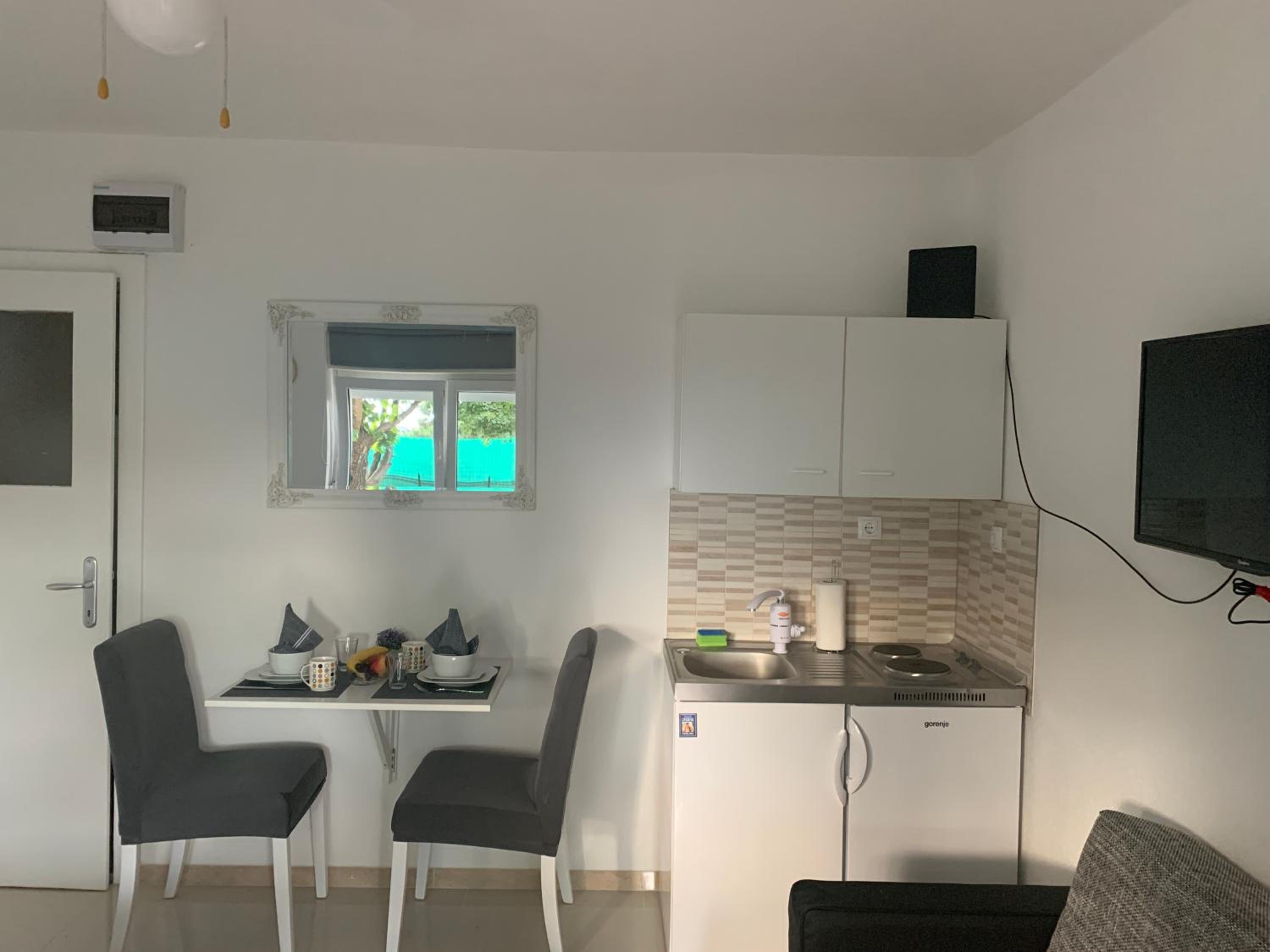 Studio Apartment - Photo 18