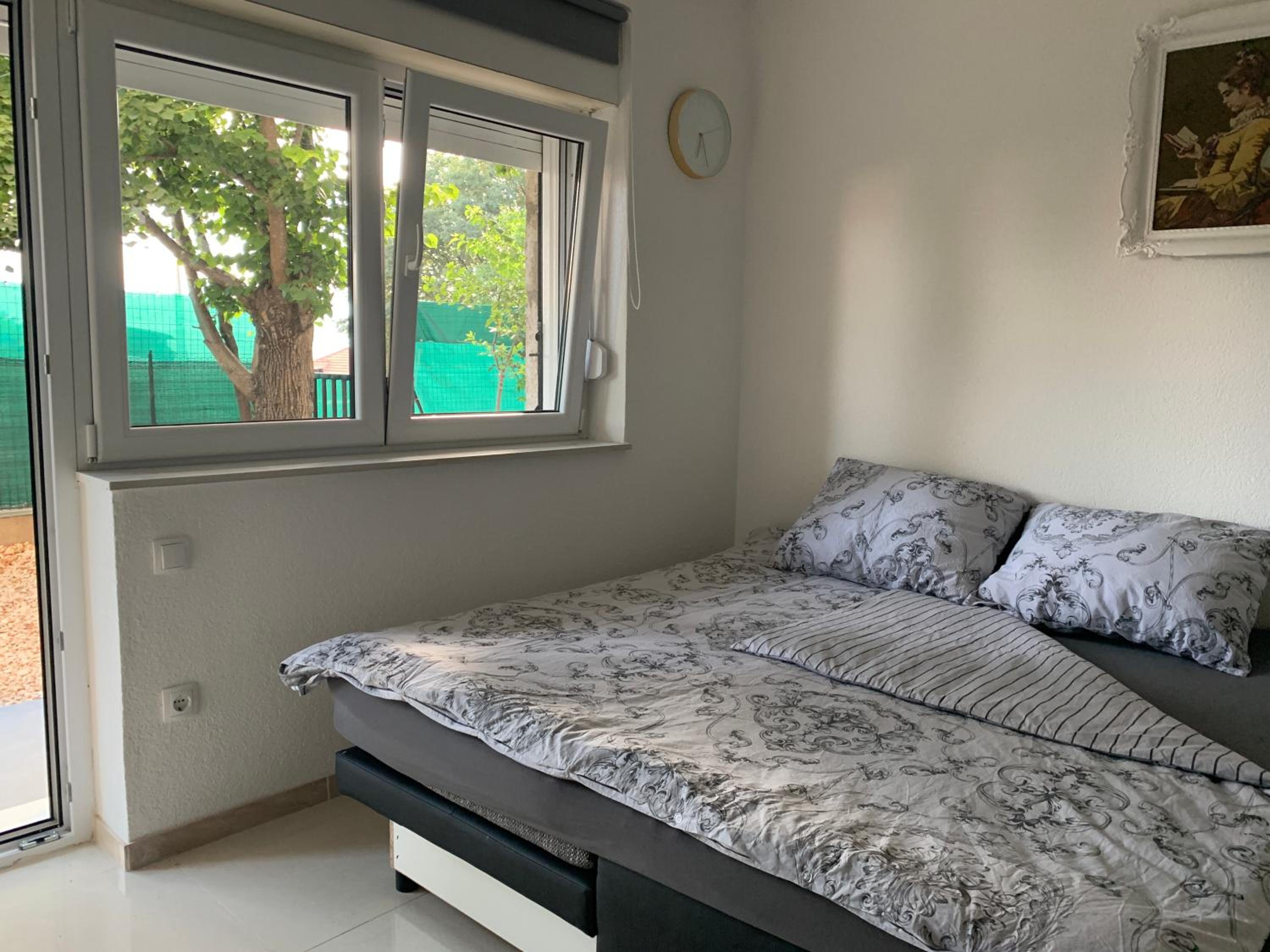 Studio Apartment - Photo 17