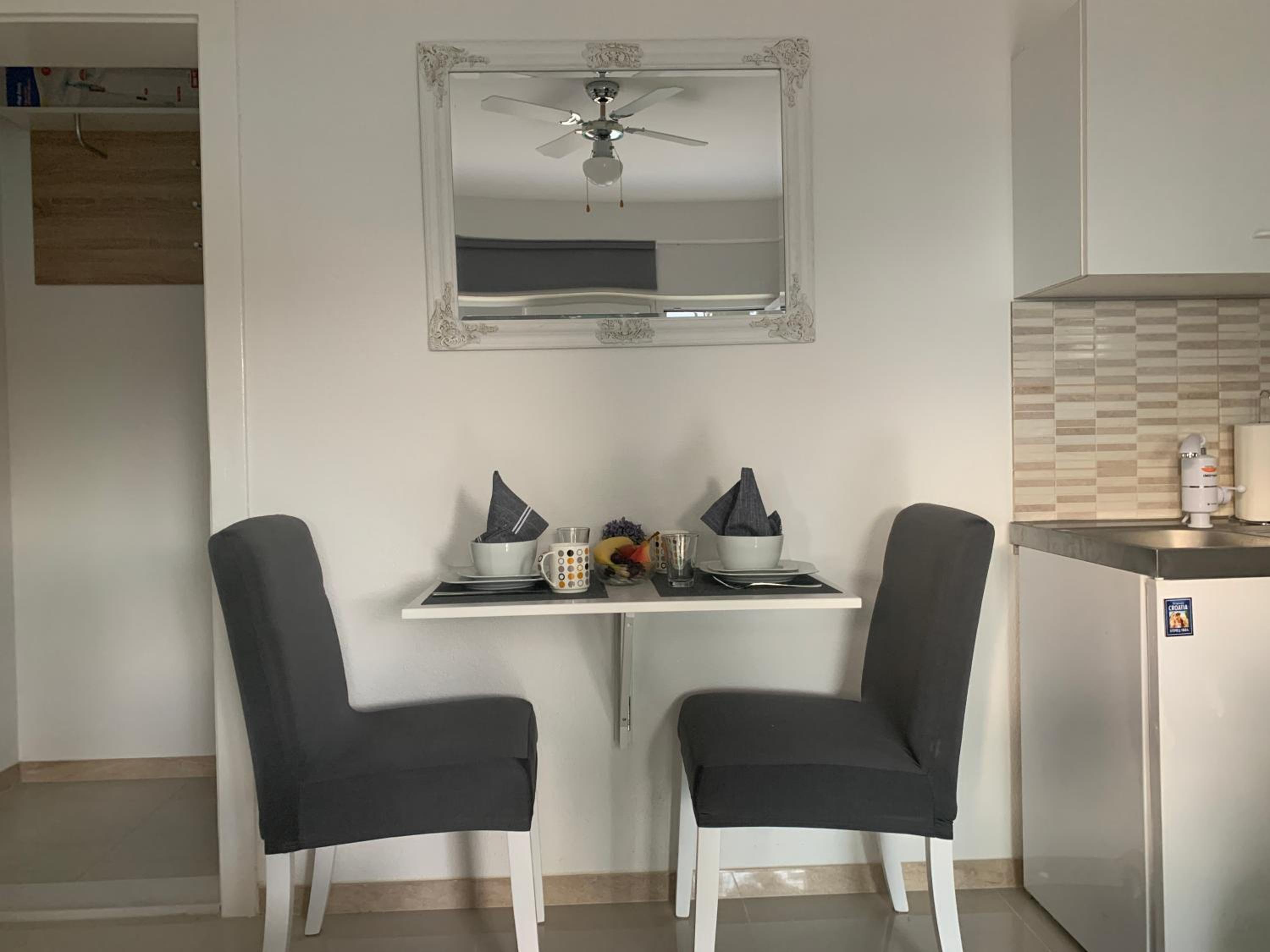 Studio Apartment - Photo 21