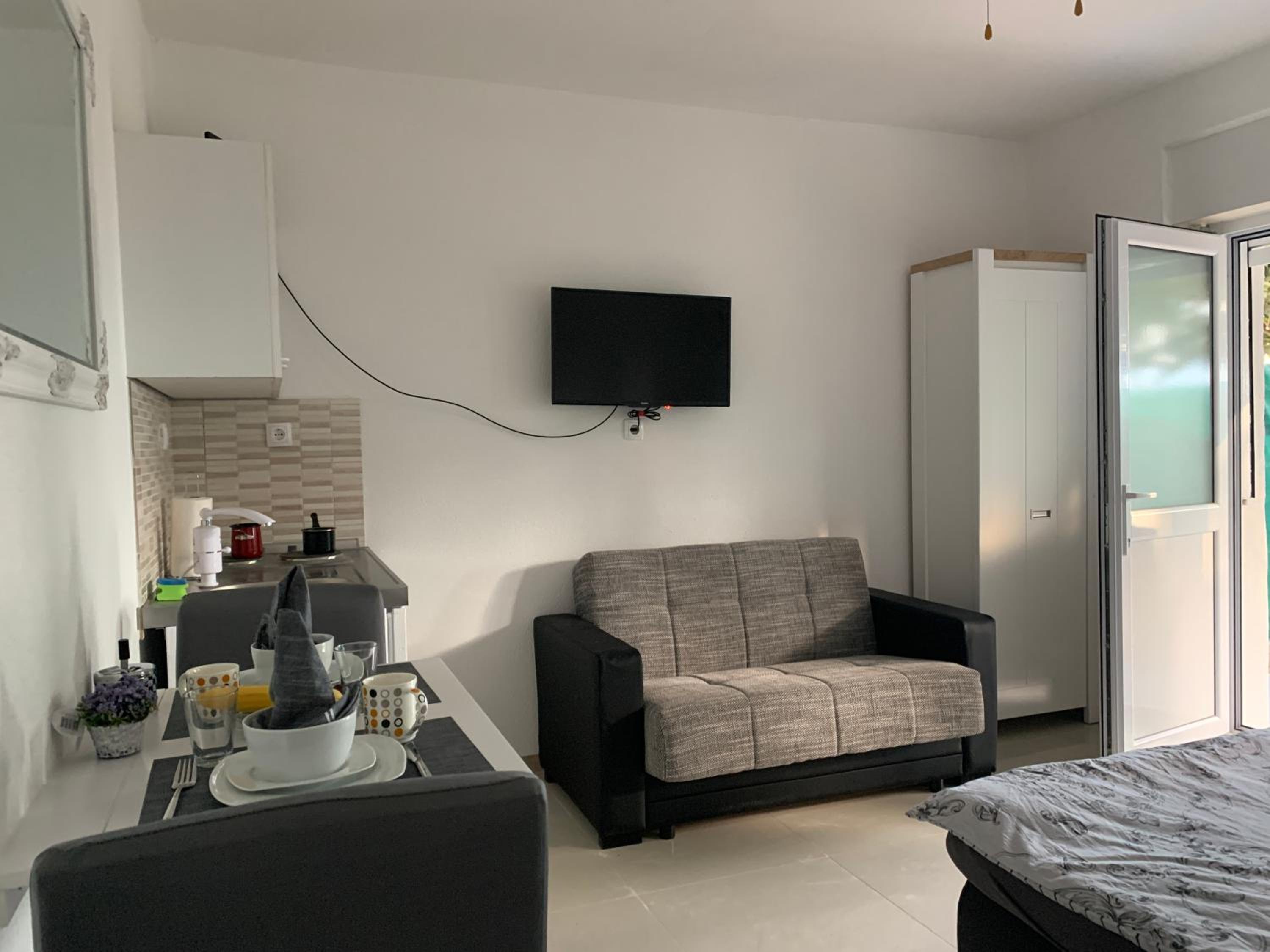 Studio Apartment - Photo 20