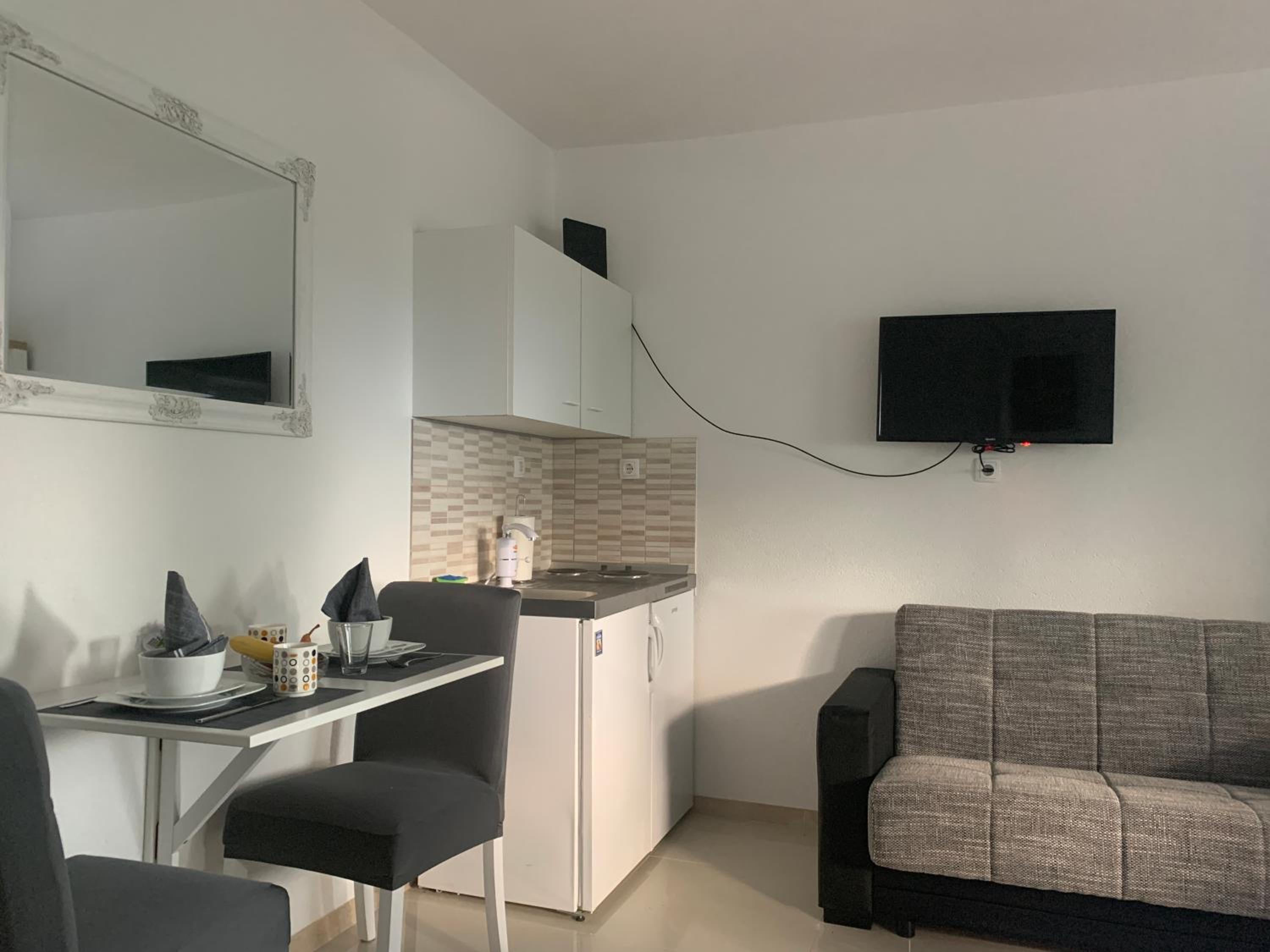Studio Apartment - Photo 15