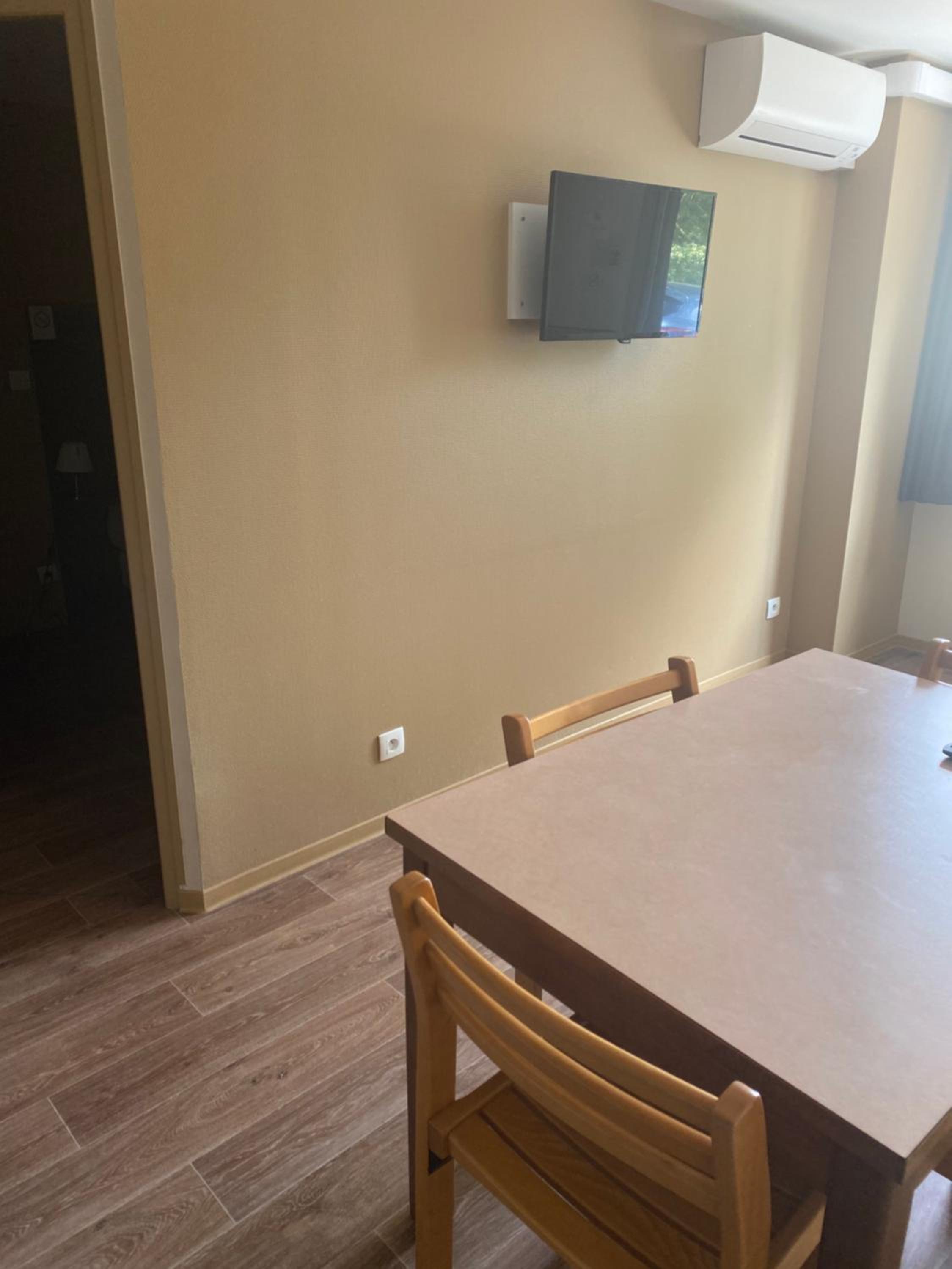 Apartment photo 2
