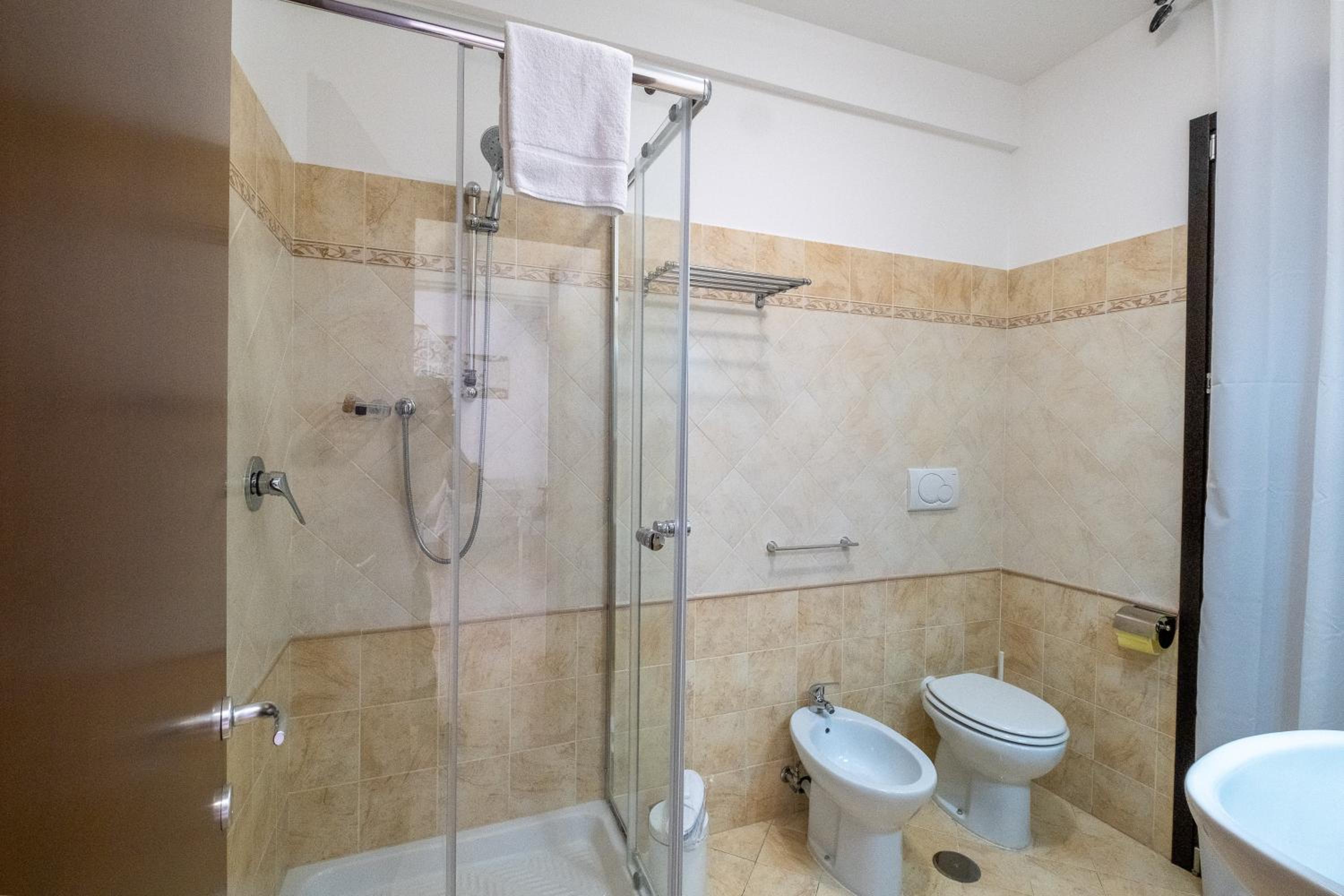 Double Room - Photo 4