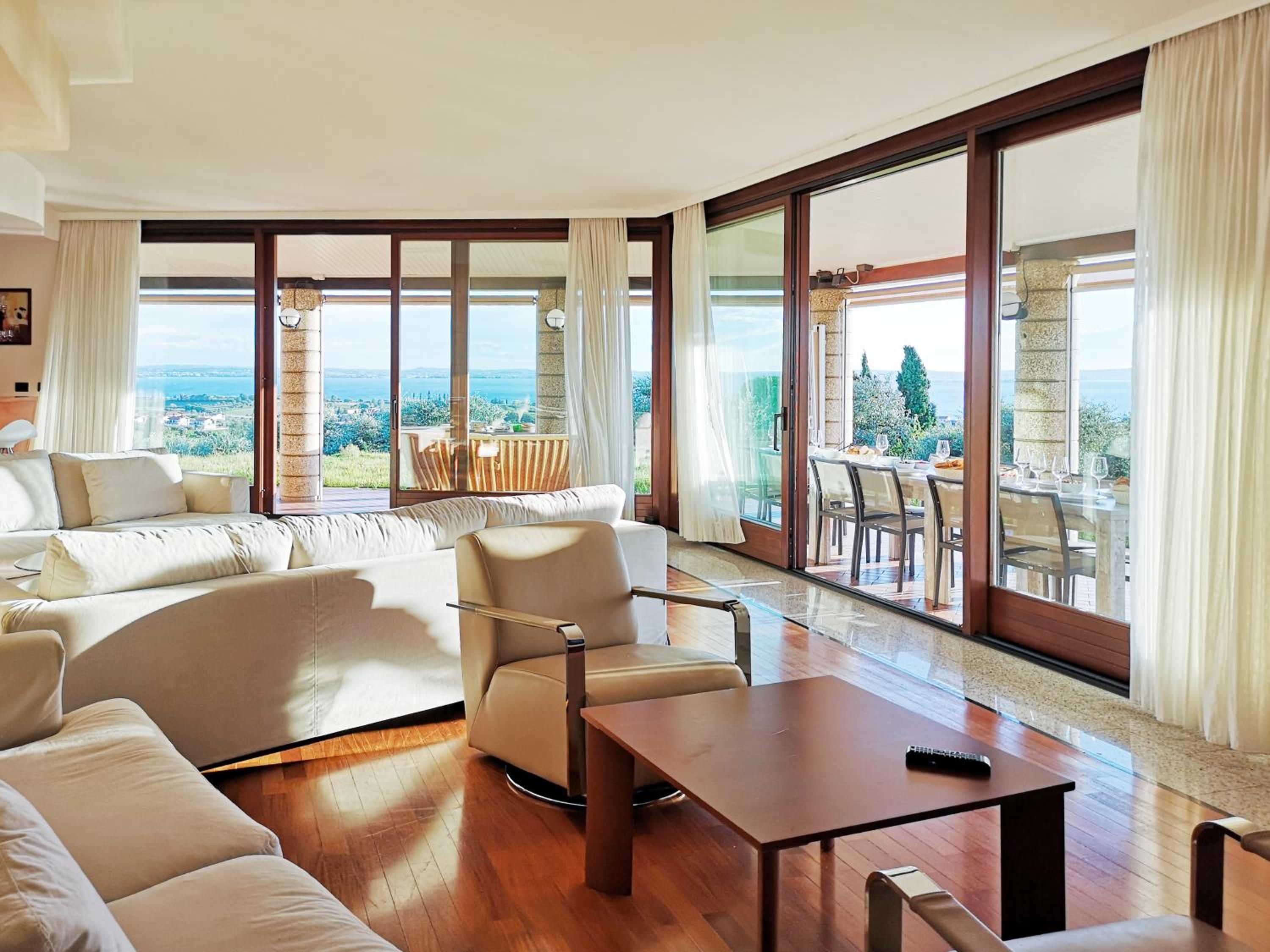 Villa photo 1