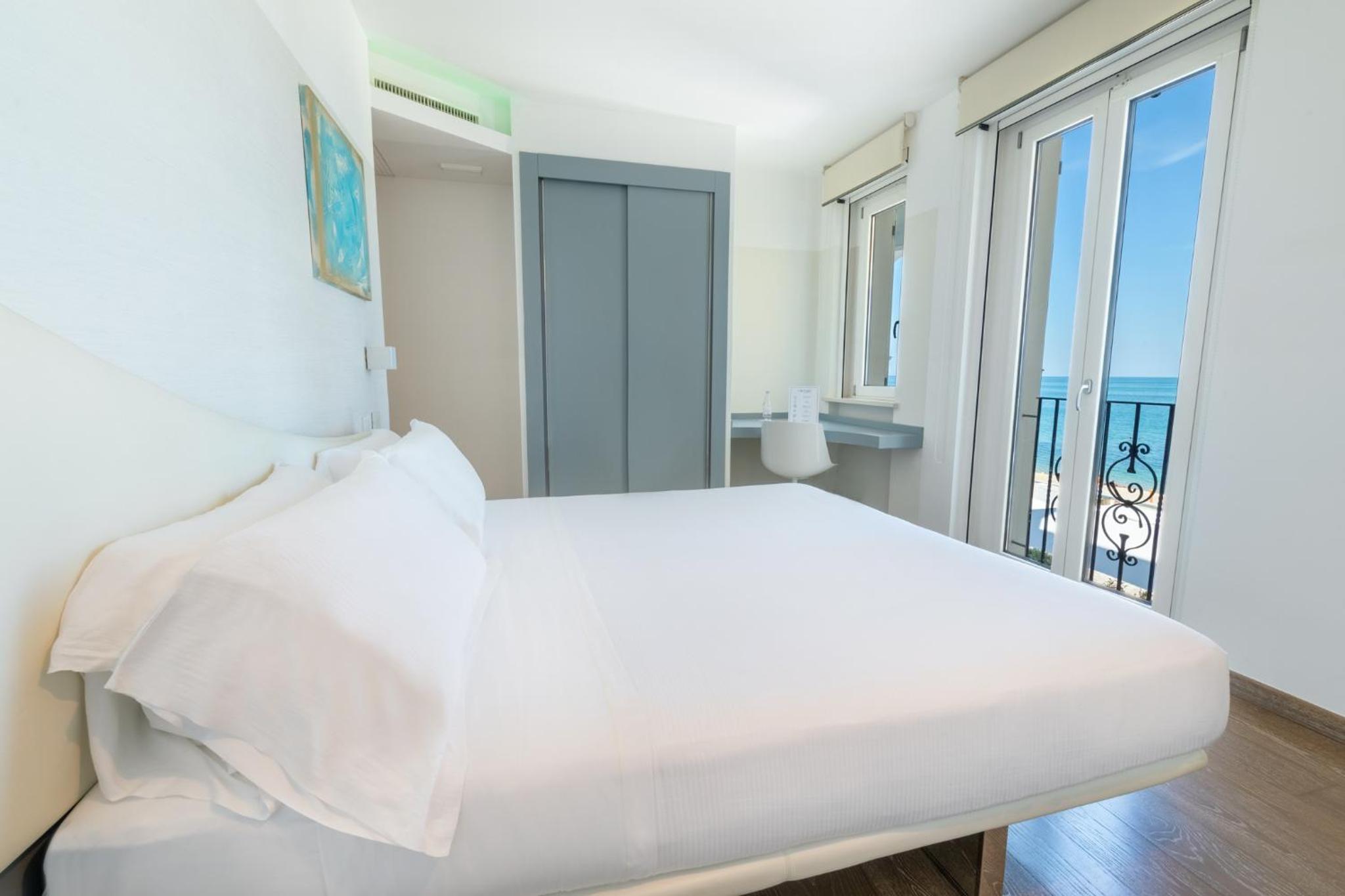 Deluxe Double Room with Sea View without Balcony photo 1