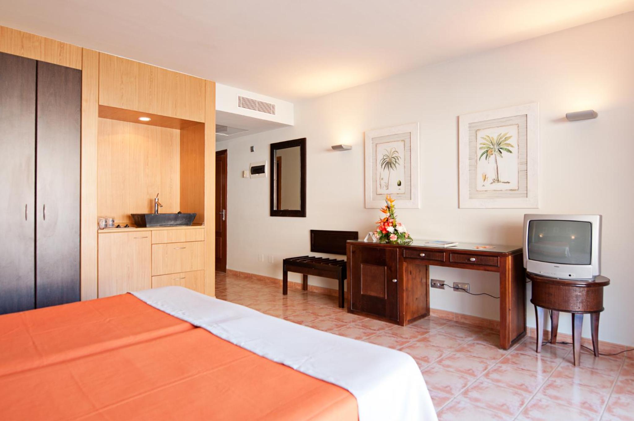 Habitación Doble con Vista al Jardín y Parque Acuático (2 adultos + 1 niño)