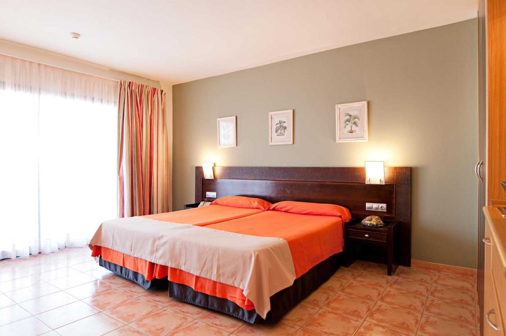Superior Double Room with Sea View & Aquapark (2 adults + 1 child) photo 3