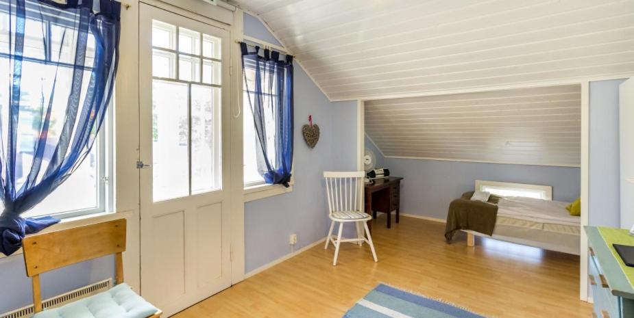 Family Room with Balcony photo 1