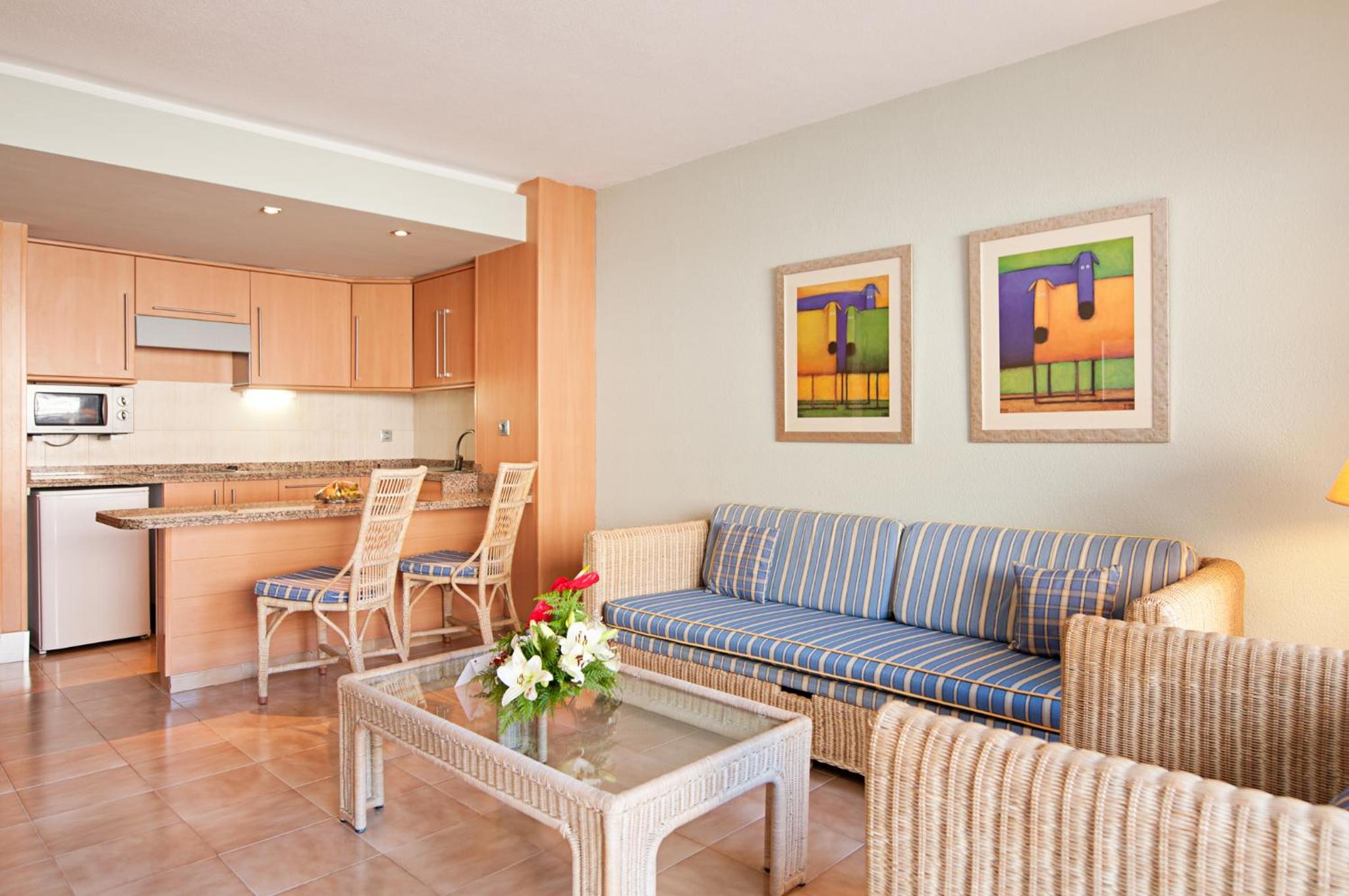 Habitación Familiar con Vista al Mar y Parque Acuático (2 Adultos + 1 Niño)