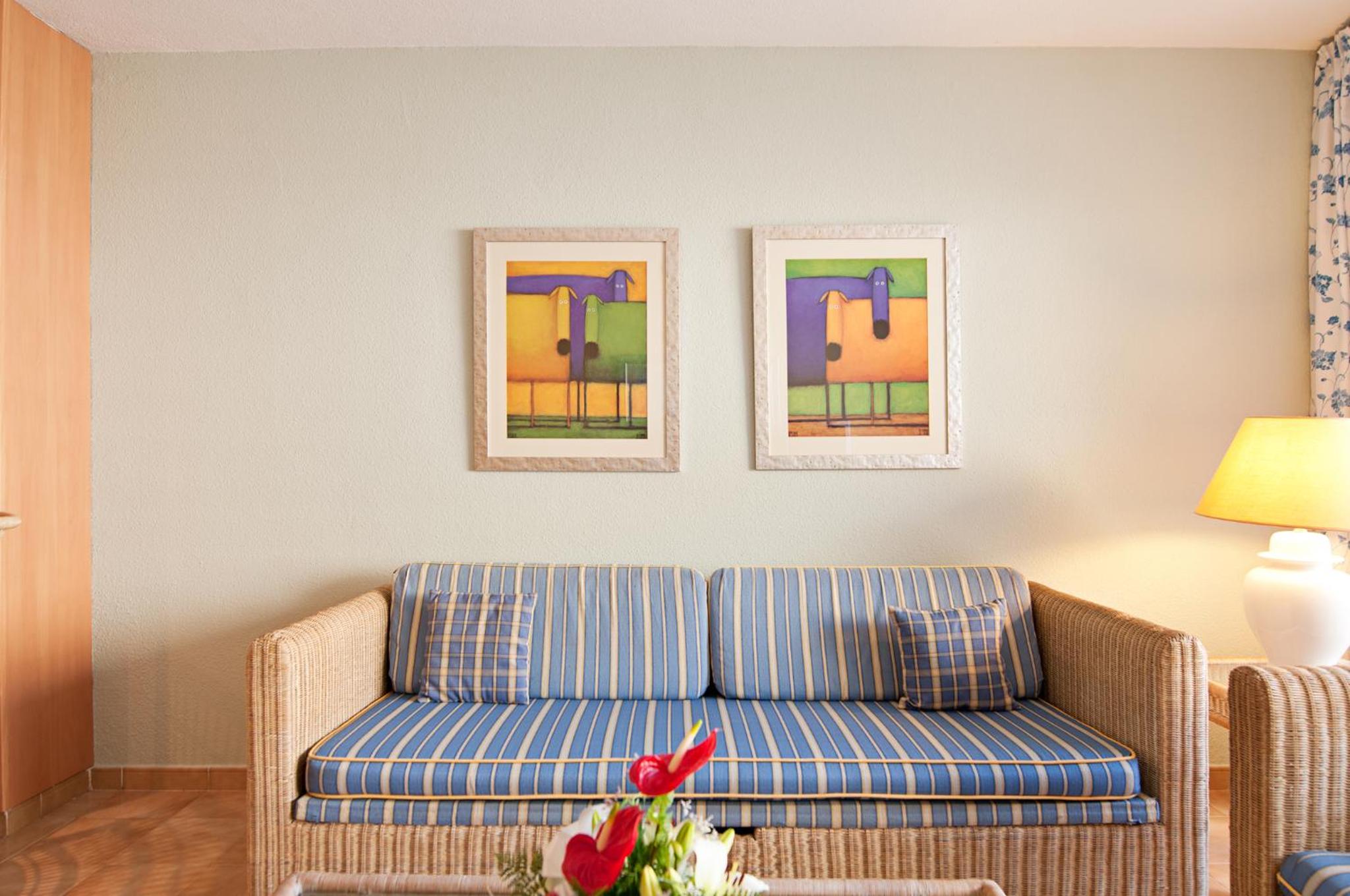 Habitación Familiar con Vista al Mar y Parque Acuático (4 Adultos + 1 Niño)