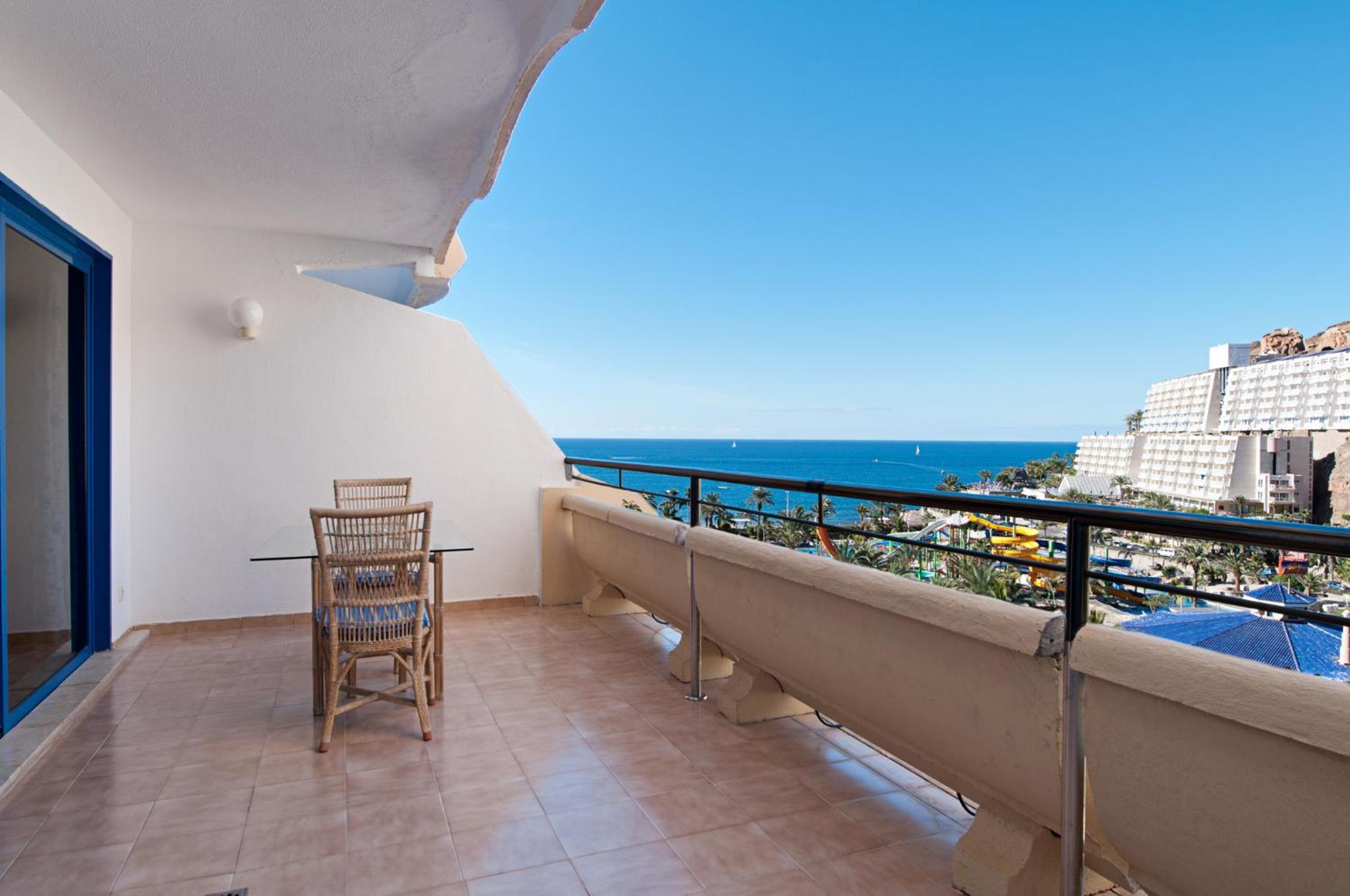 Family Room with Sea View & Aquapark (2 Adults + 1 Child)