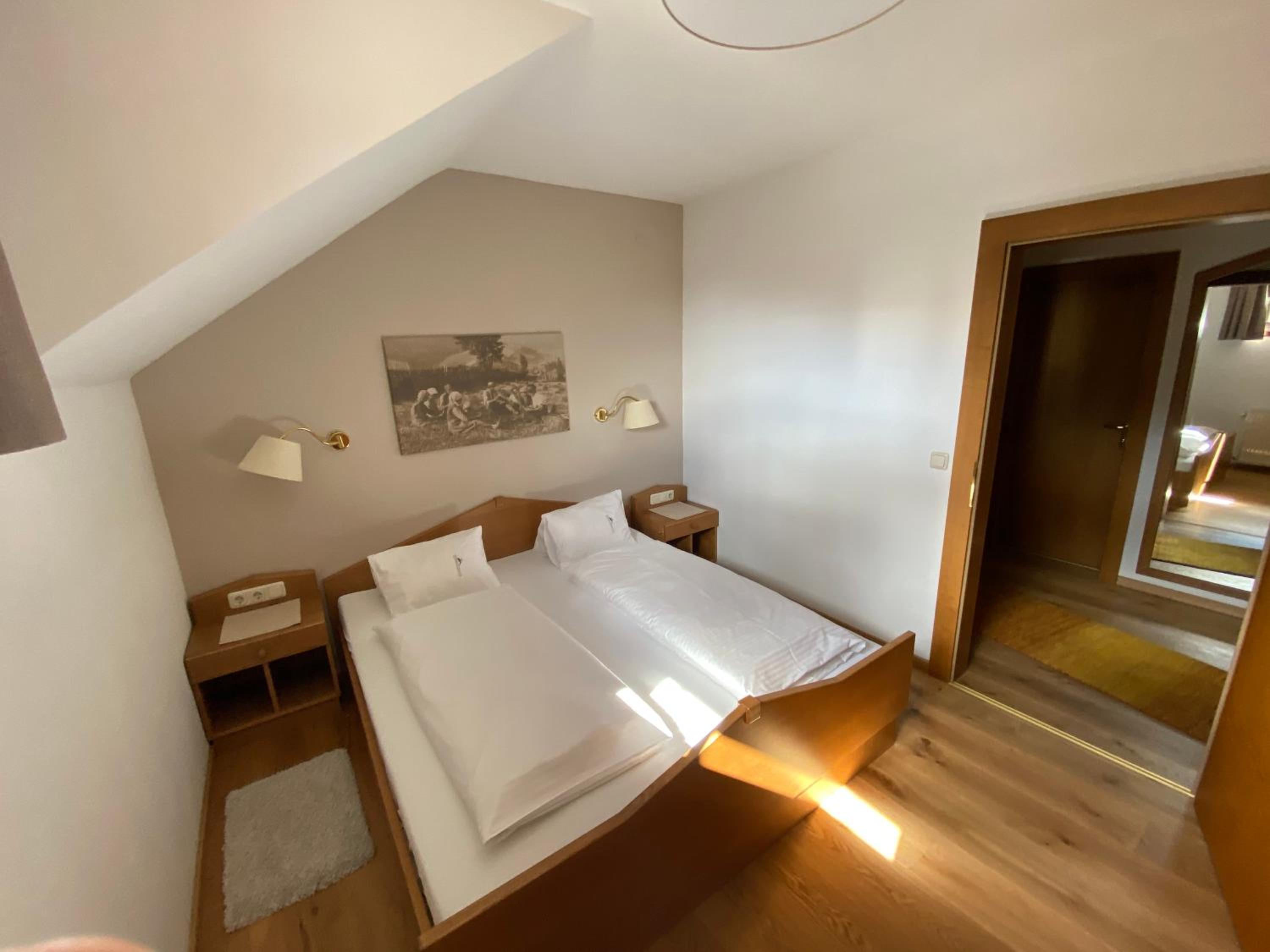 Classic Two-Bedroom Apartment with Balcony - C photo 1