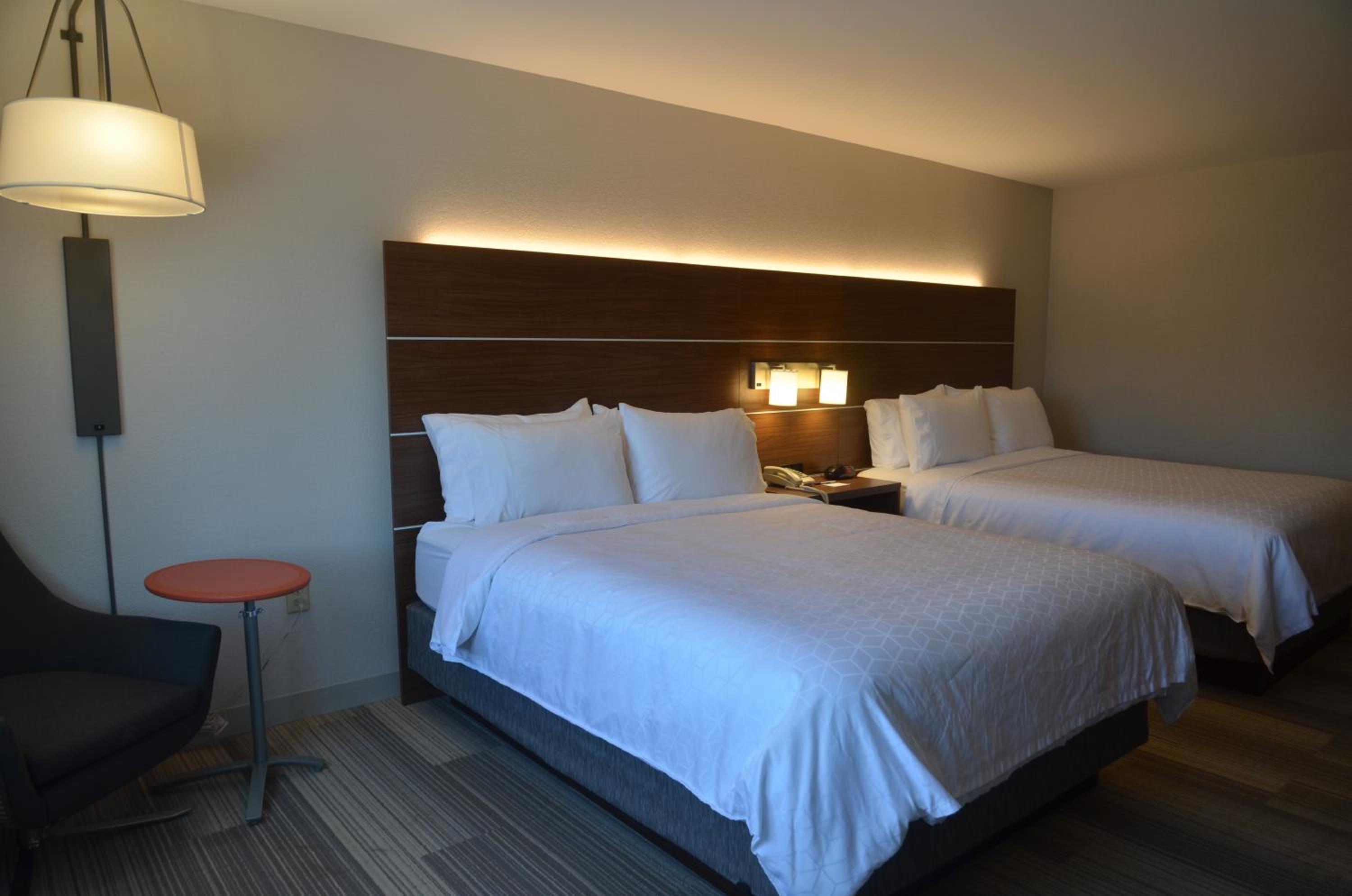 Standard Room with Two Queen Beds - Photo 1