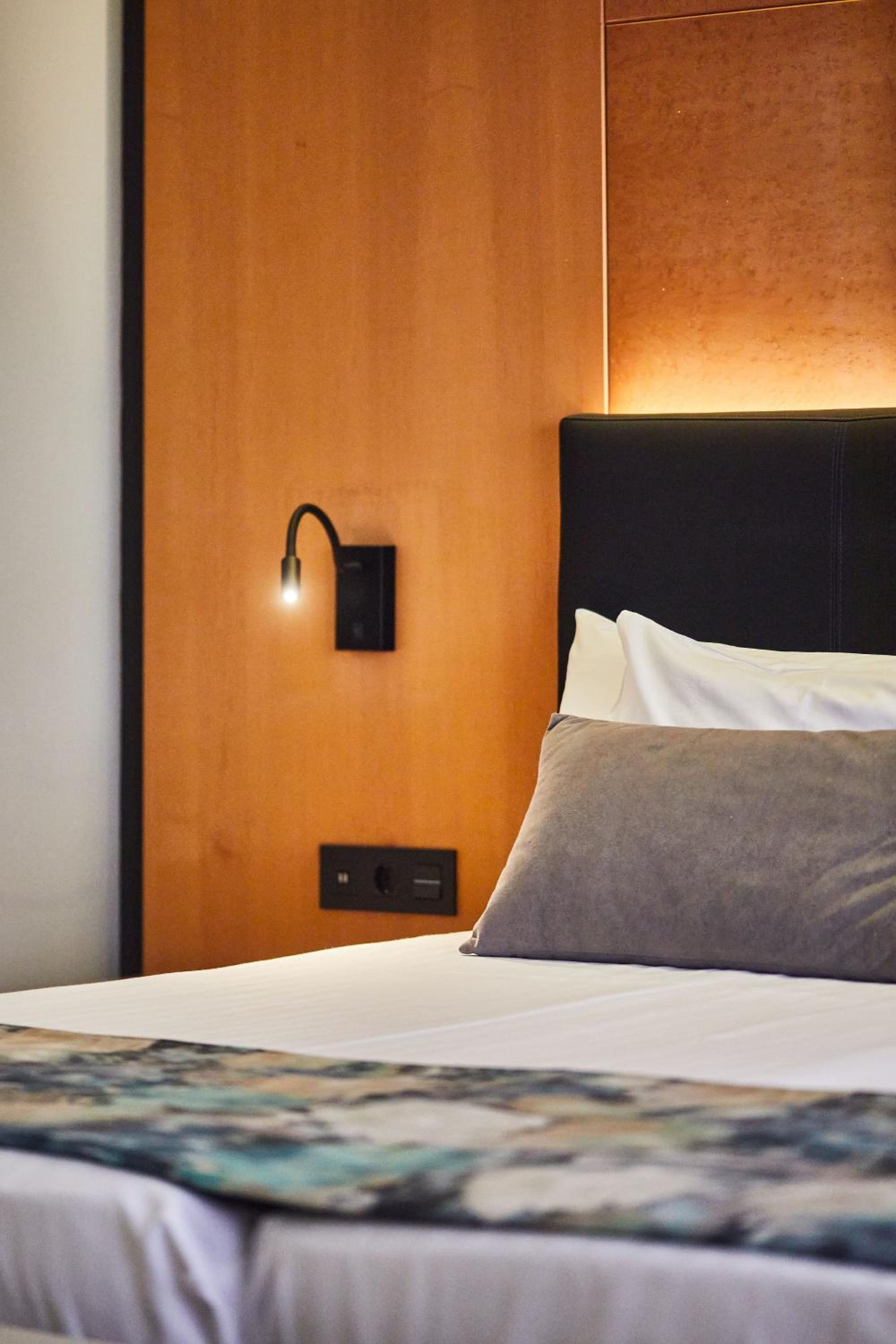 Superior Double Or Twin Room - Photo 5