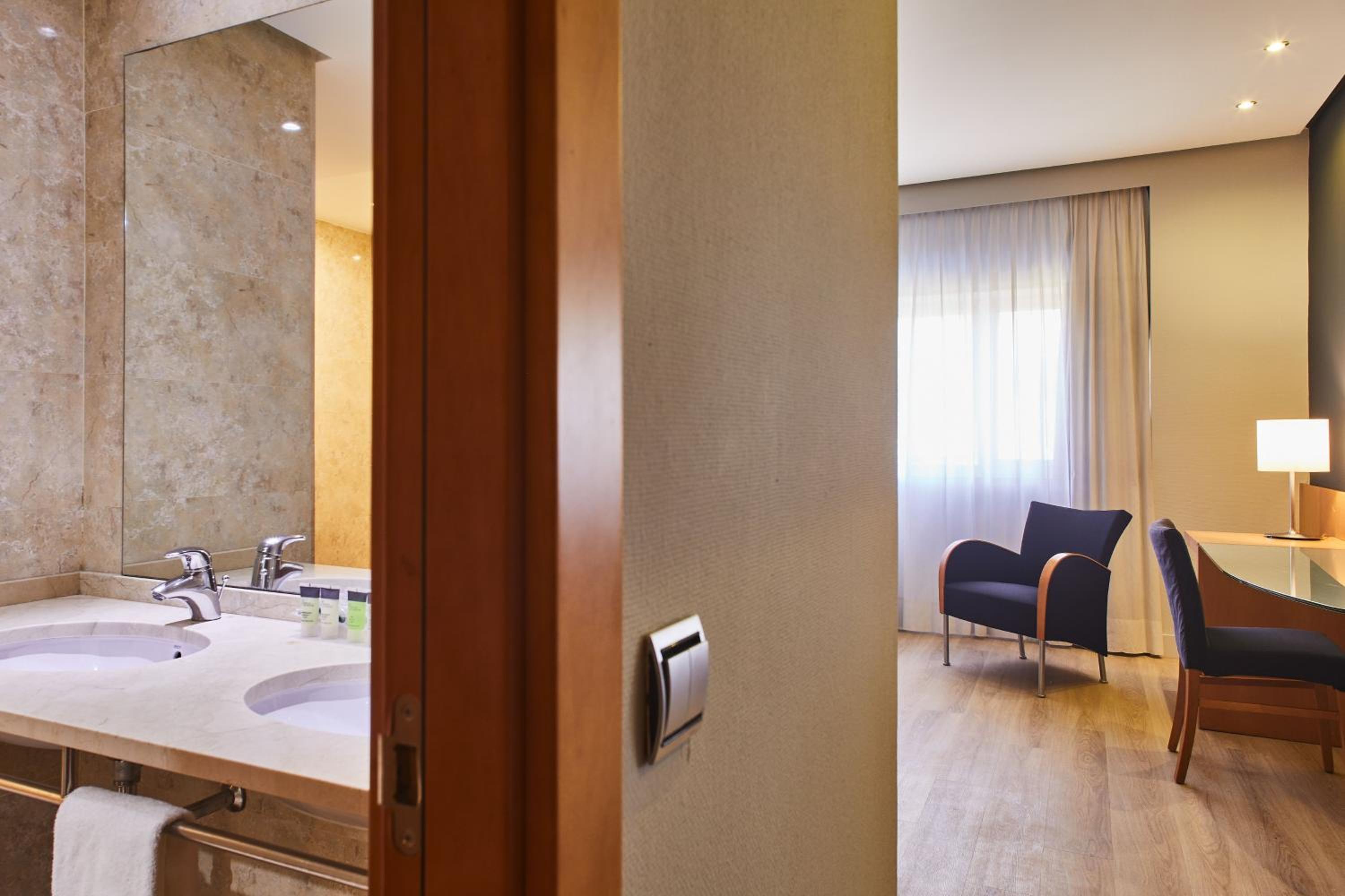 Superior Double Or Twin Room - Photo 6