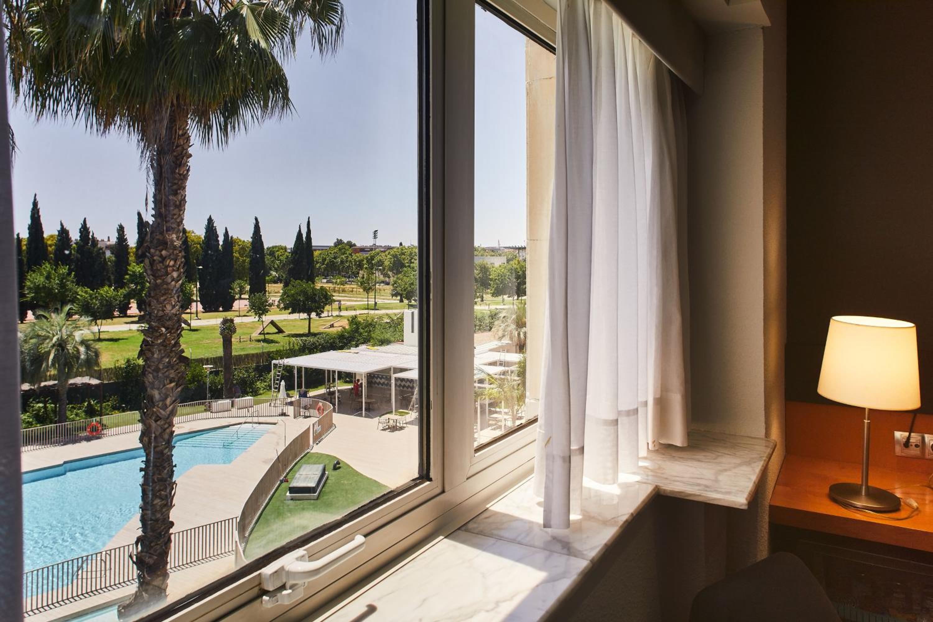Comfort Double Room With Pool View - Photo 7