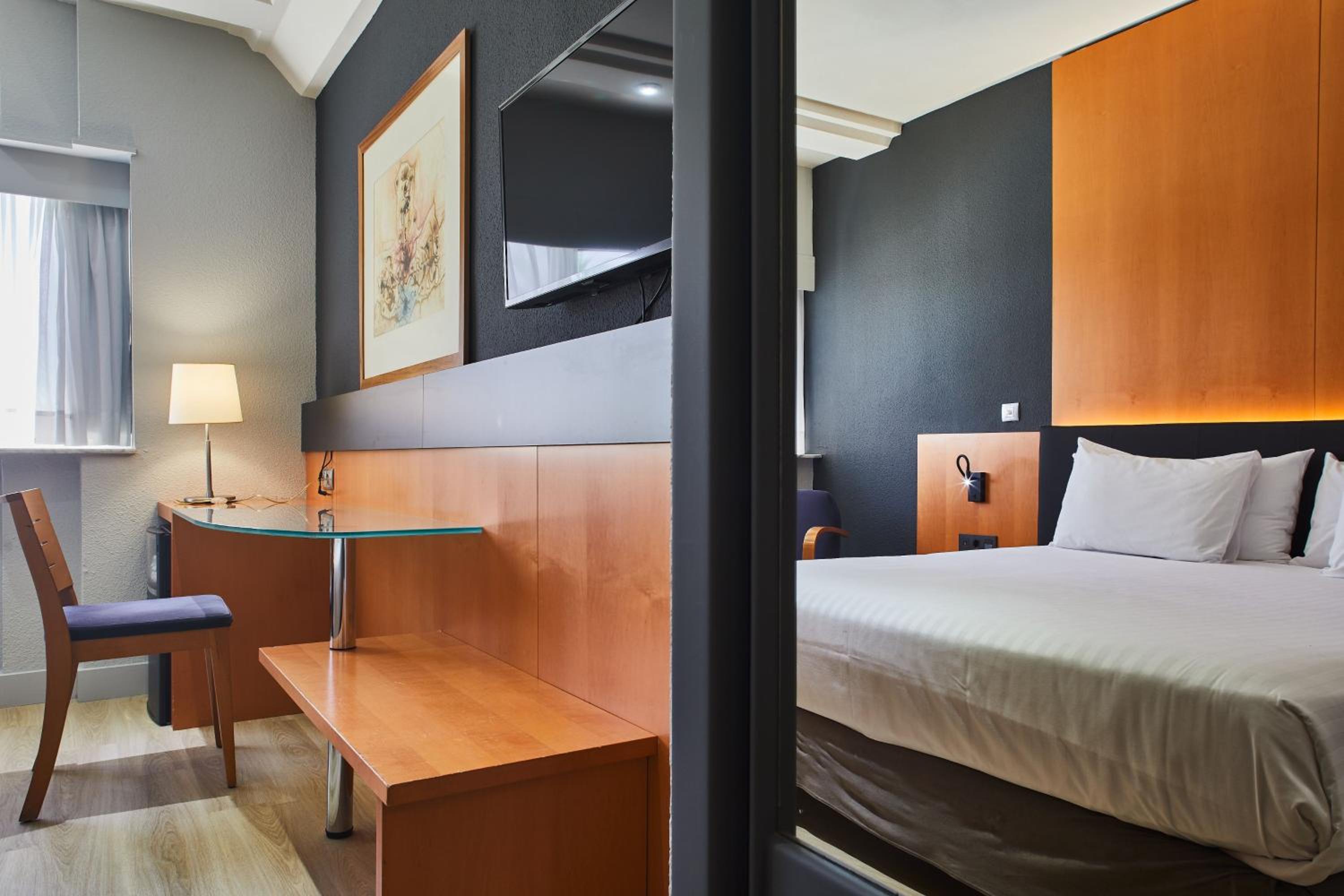 Comfort Double Room With Pool View - Photo 8