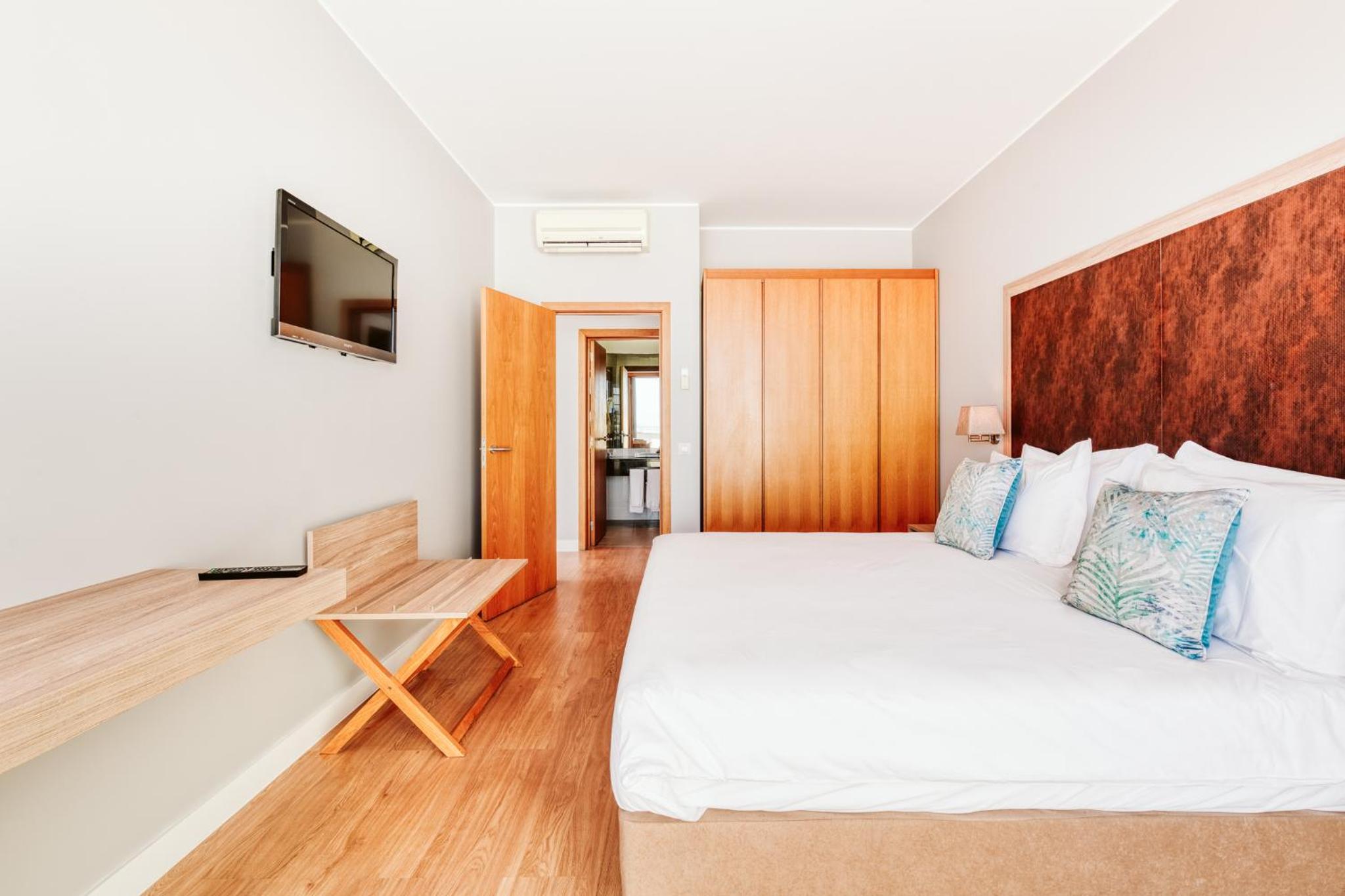 Premium Suite with Sea View thumbnail 5