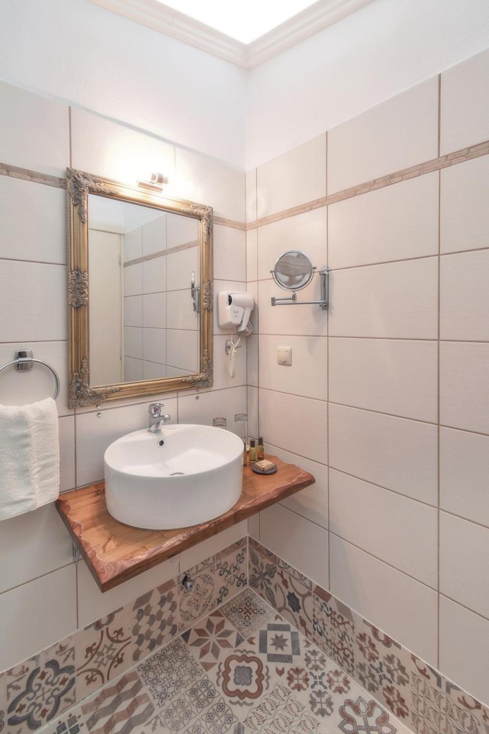 Superior Double Room - Photo 3