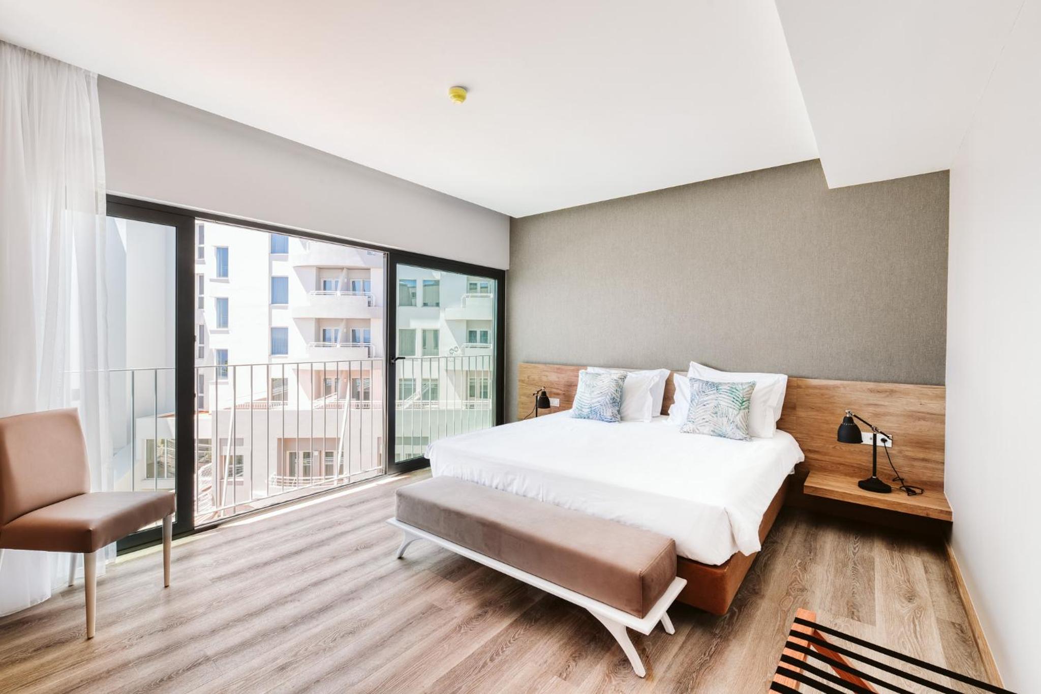 Deluxe Double Room - Photo 9