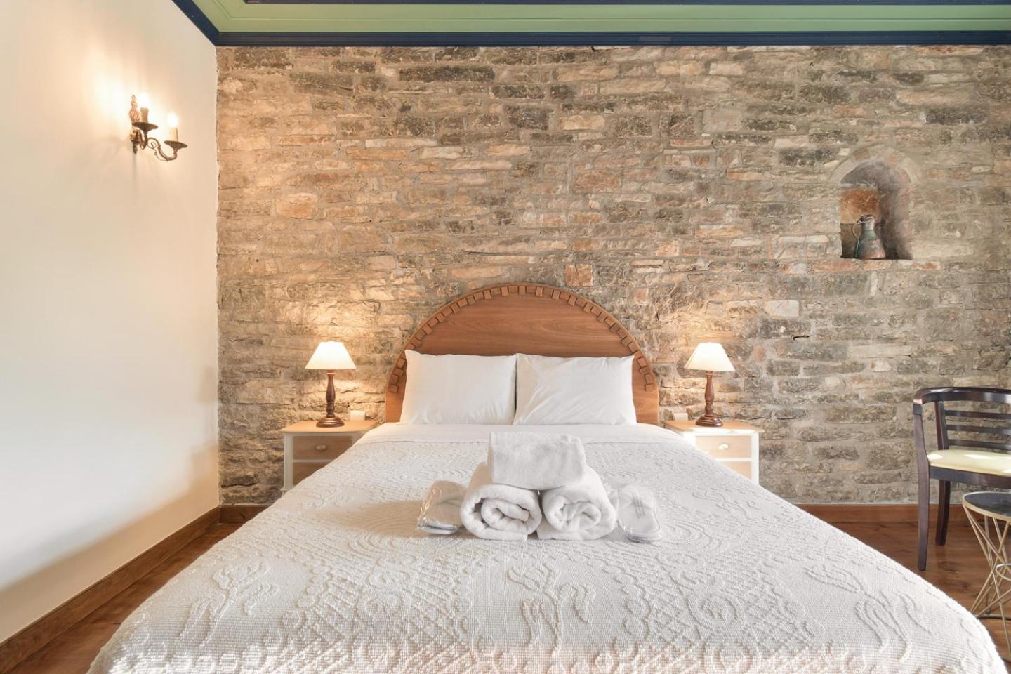 Superior Suite - Photo 11