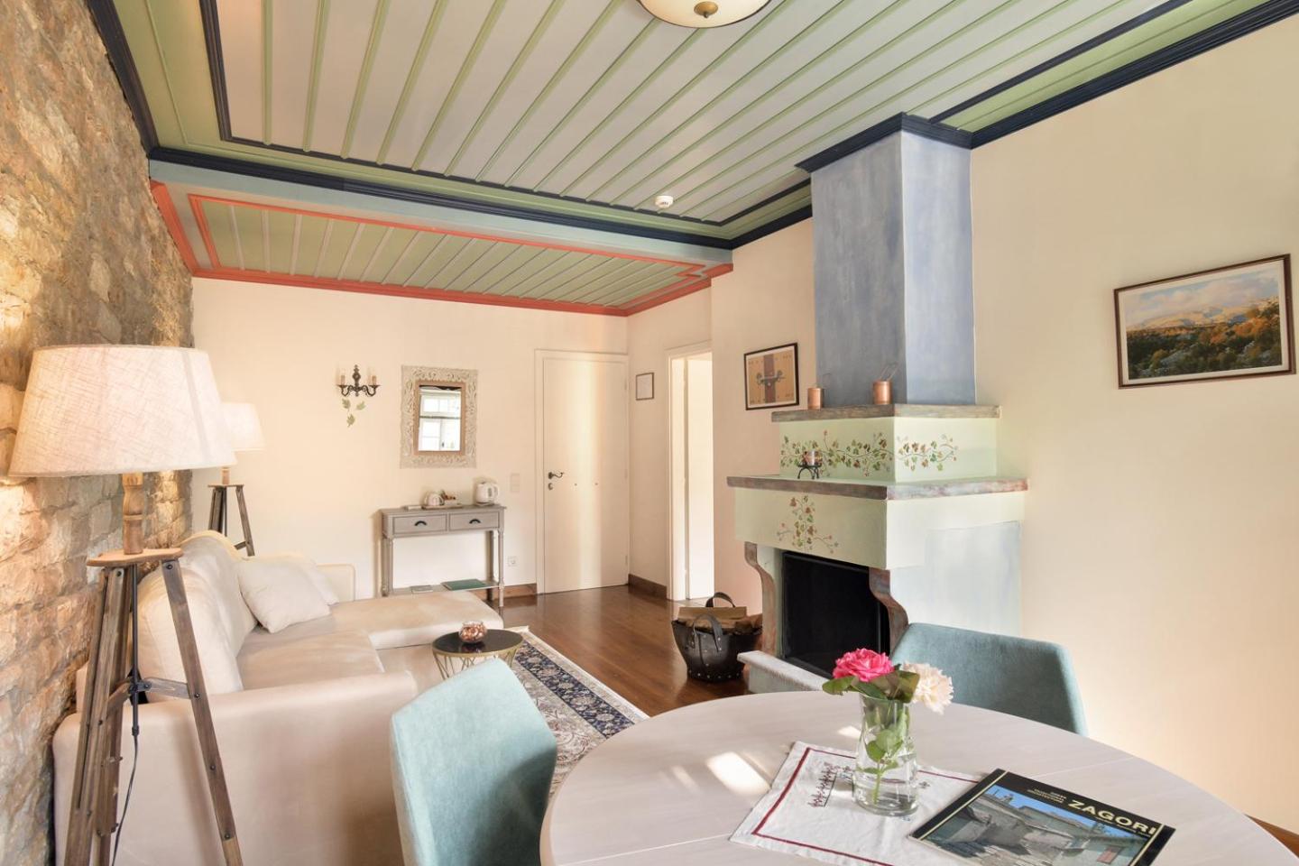 Superior Suite - Photo 8