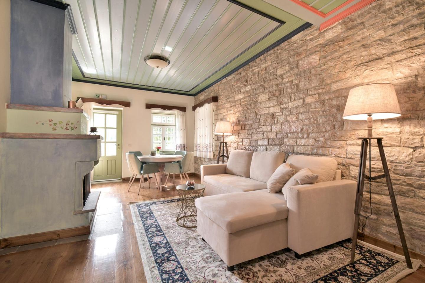 Superior Suite - Photo 2