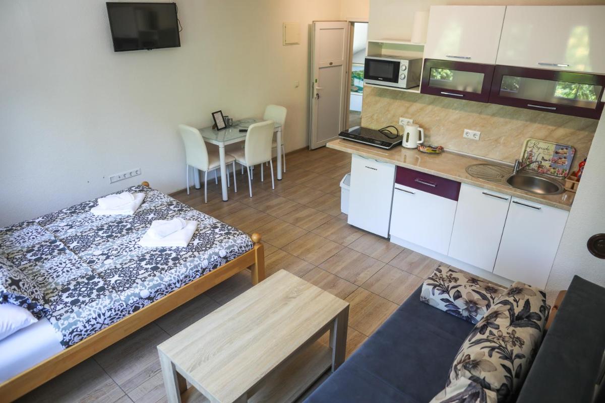 Apartment with Terrace photo 3
