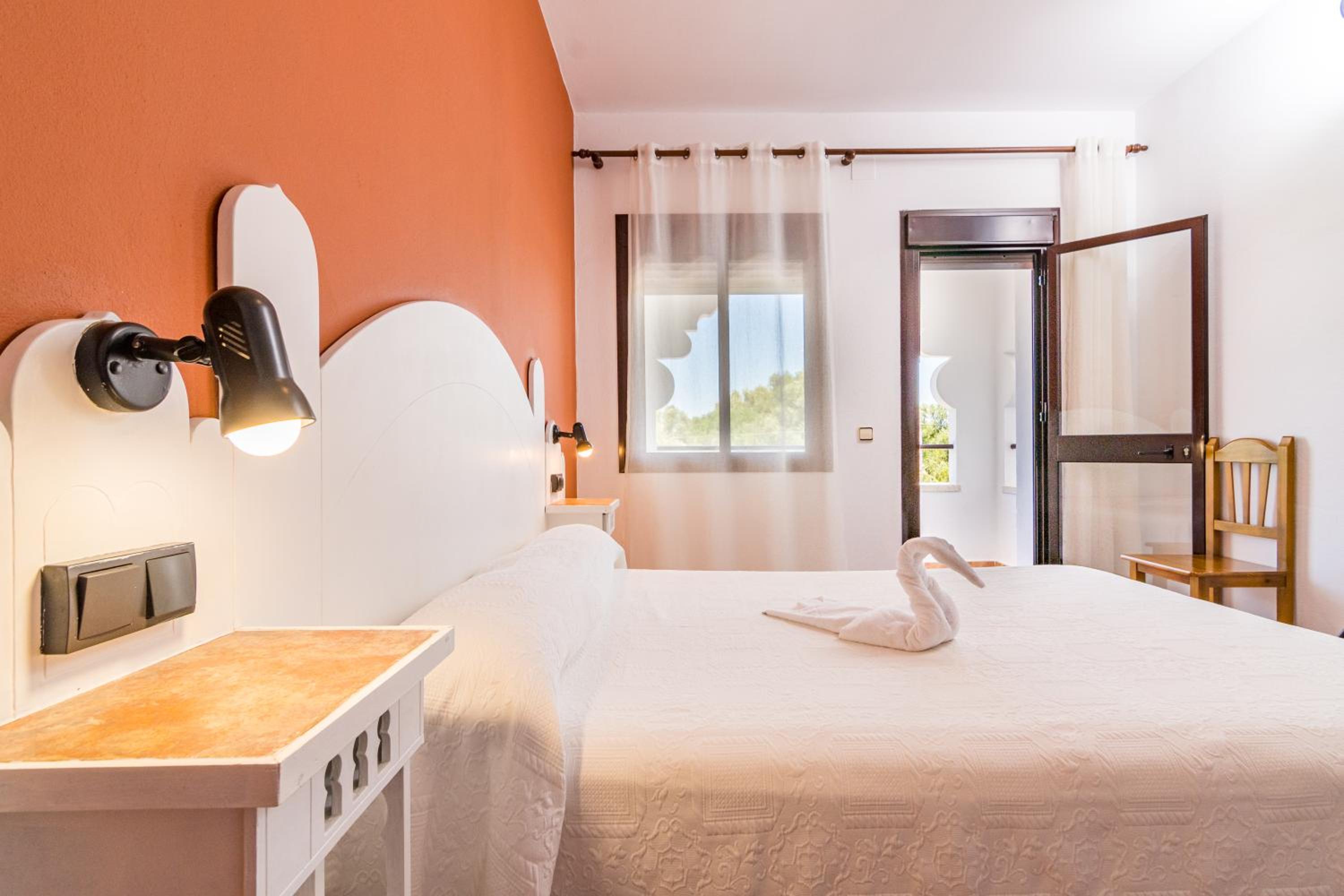 Habitación Doble o con Dos Camas con Vista a la Piscina