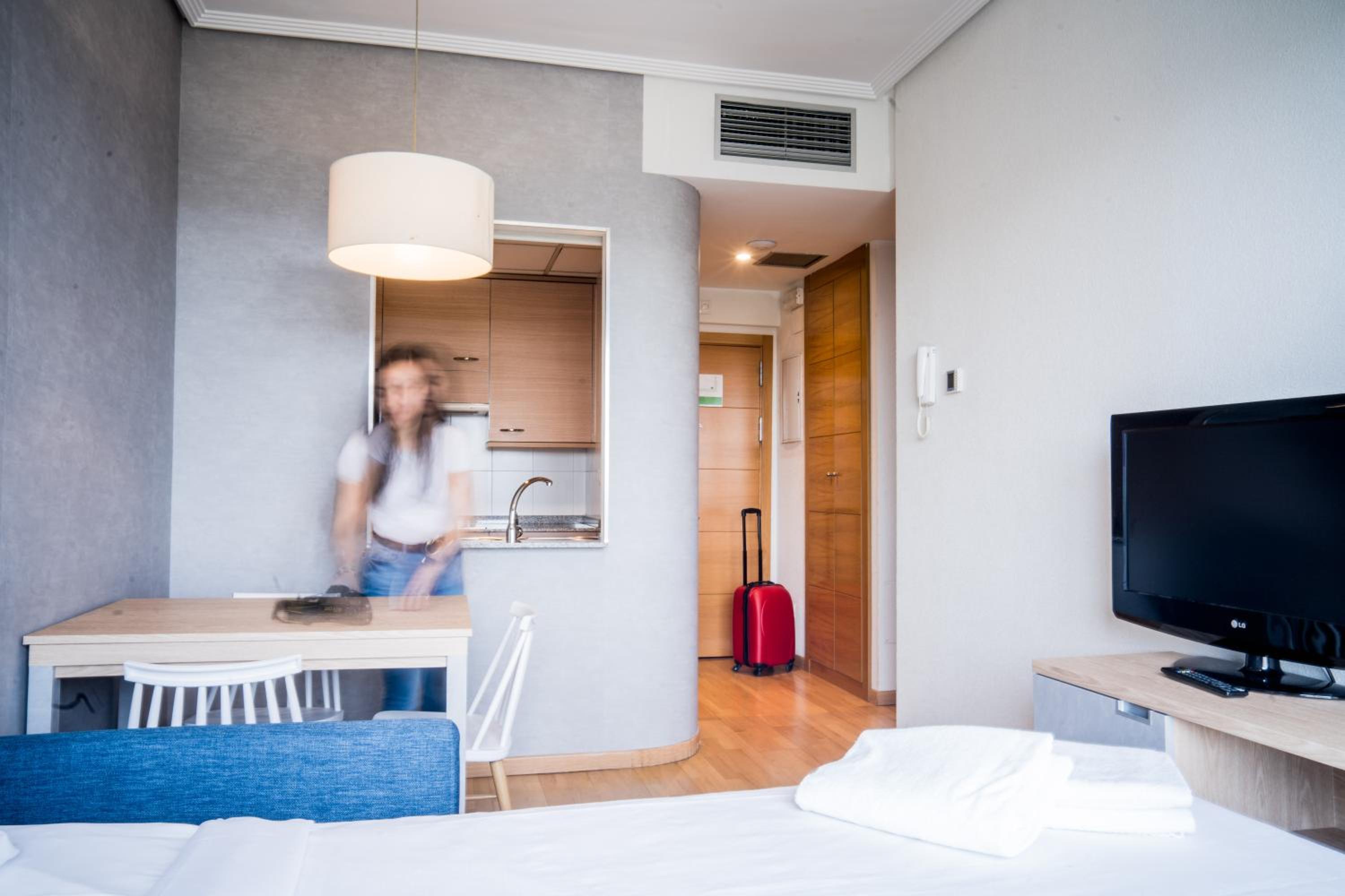 Two-Bedroom Suite (3 Adults) - Photo 7