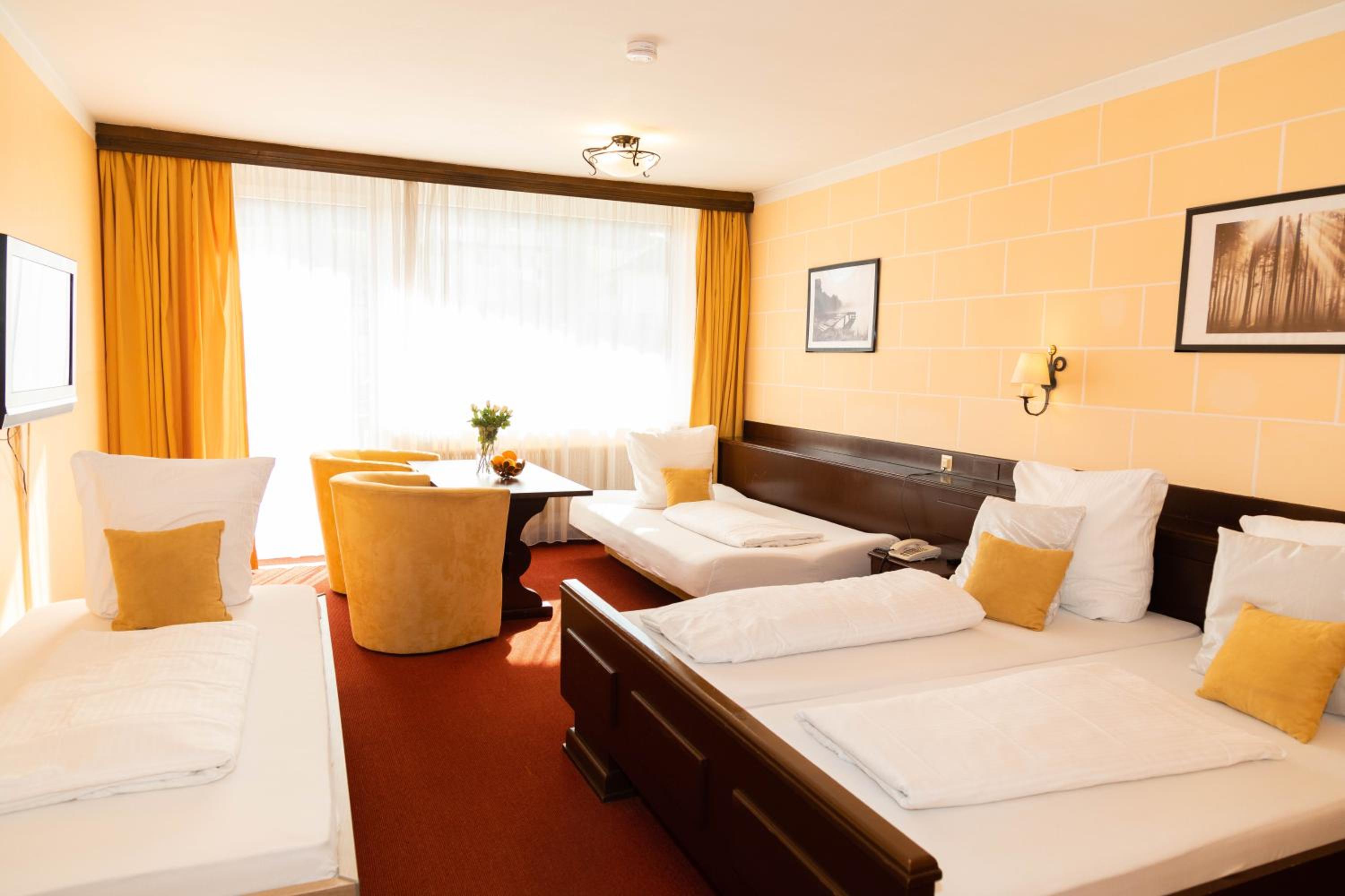 Family Room with Balcony (2 Adults + 3 Children) photo 1